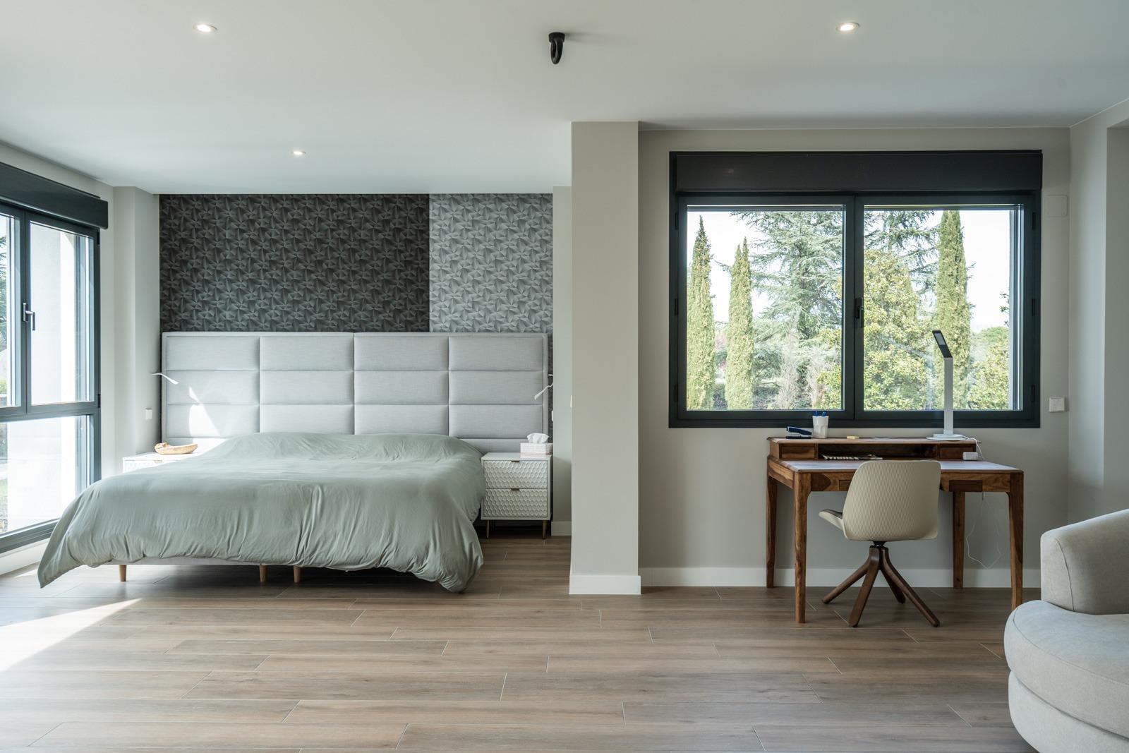 ^**^ESPECTACULAR VILLA DE LUJO DE DISEÑO CONTEMPORÁNEO EN LA PRADERA DE VILLAFRANCA DEL CASTILLO^**^  Presentamos una joya arquitectónica única, casi a estrenar, en una de las zonas más codiciada