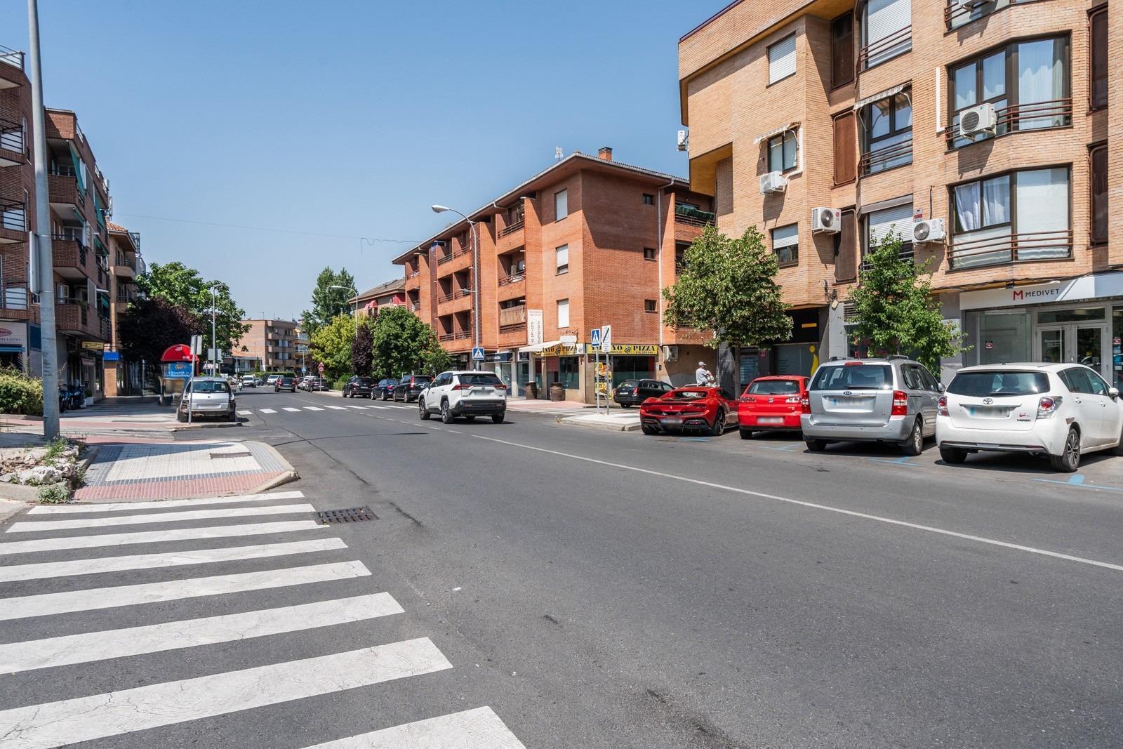 ^**^ESPECTACULAR LOCAL EN VENTA EN ZONA CÉNTRICA DE MAJADAHONDA^**^  Se ofrece en venta este estupendo local comercial de 136 metros cuadrados distribuidos en dos plantas, con una superficie de 68 me