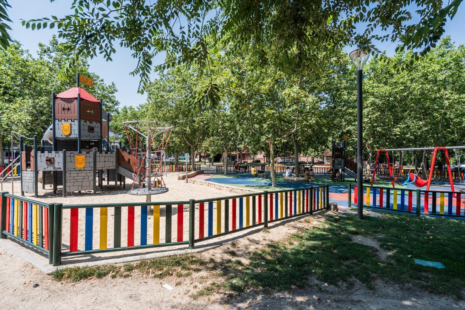 ^**^ESPECTACULAR LOCAL EN VENTA EN ZONA CÉNTRICA DE MAJADAHONDA^**^  Se ofrece en venta este estupendo local comercial de 136 metros cuadrados distribuidos en dos plantas, con una superficie de 68 me