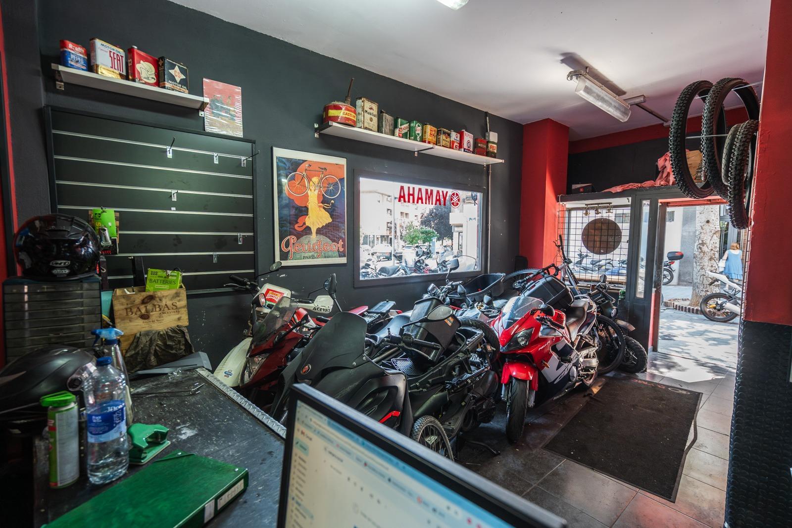 ^**^ESPECTACULAR LOCAL EN VENTA EN ZONA CÉNTRICA DE MAJADAHONDA^**^  Se ofrece en venta este estupendo local comercial de 136 metros cuadrados distribuidos en dos plantas, con una superficie de 68 me