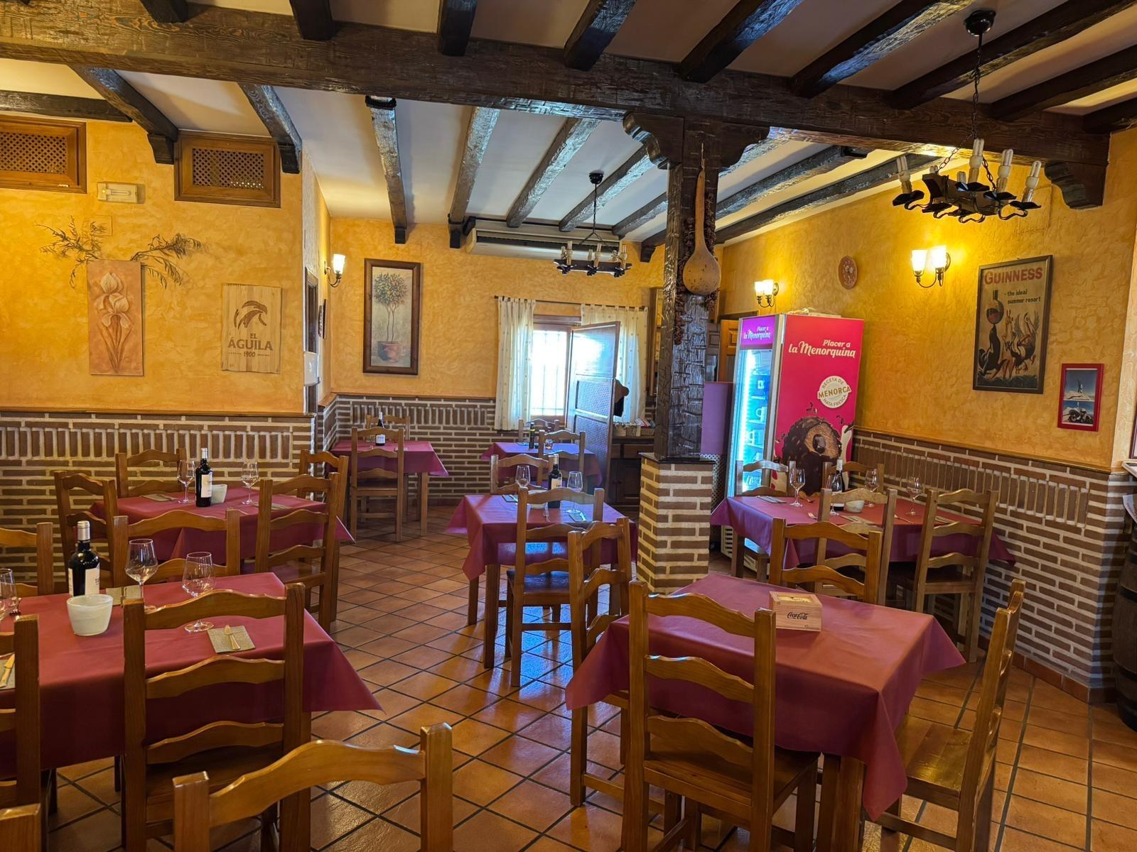 ^**^EN VENTA RESTAURANTE EN PLENO FUNCIONAMIENTO EN LANZAHITA^**^  Se pone a la venta, por motivo de jubilación, un restaurante en pleno rendimiento y con una sólida trayectoria. El local cuenta con