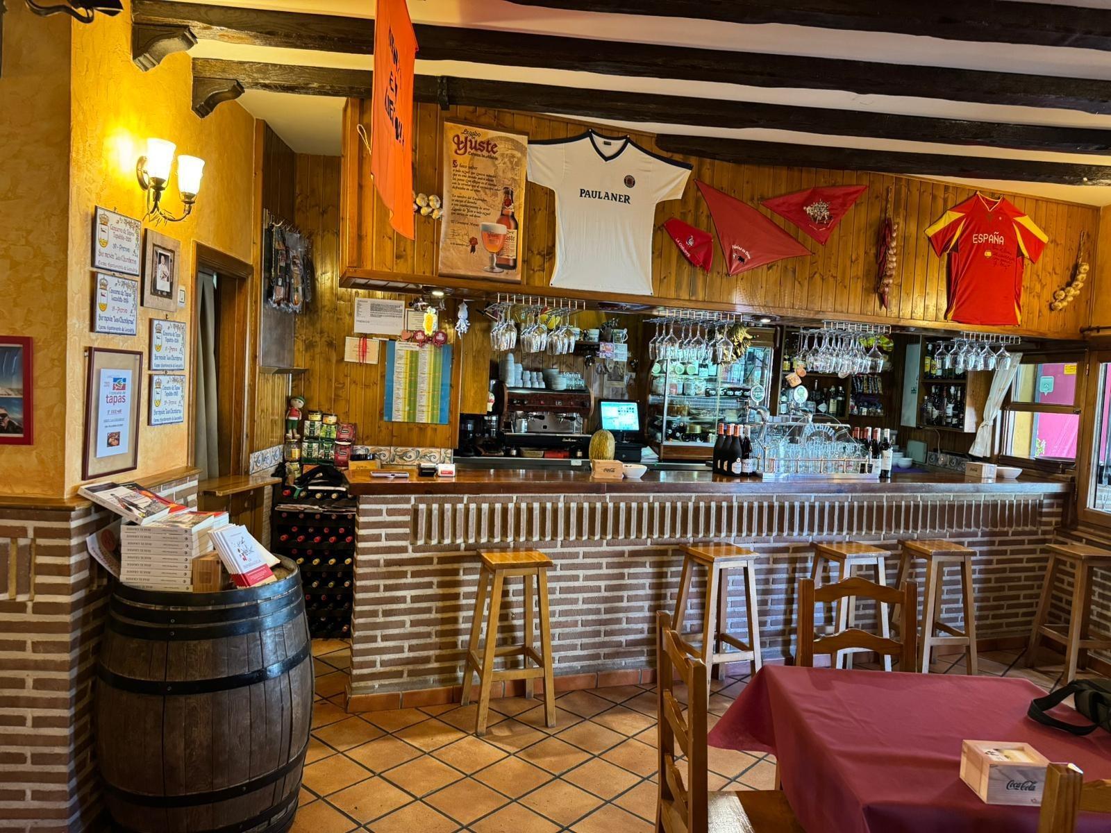 ^**^EN VENTA RESTAURANTE EN PLENO FUNCIONAMIENTO EN LANZAHITA^**^  Se pone a la venta, por motivo de jubilación, un restaurante en pleno rendimiento y con una sólida trayectoria. El local cuenta con