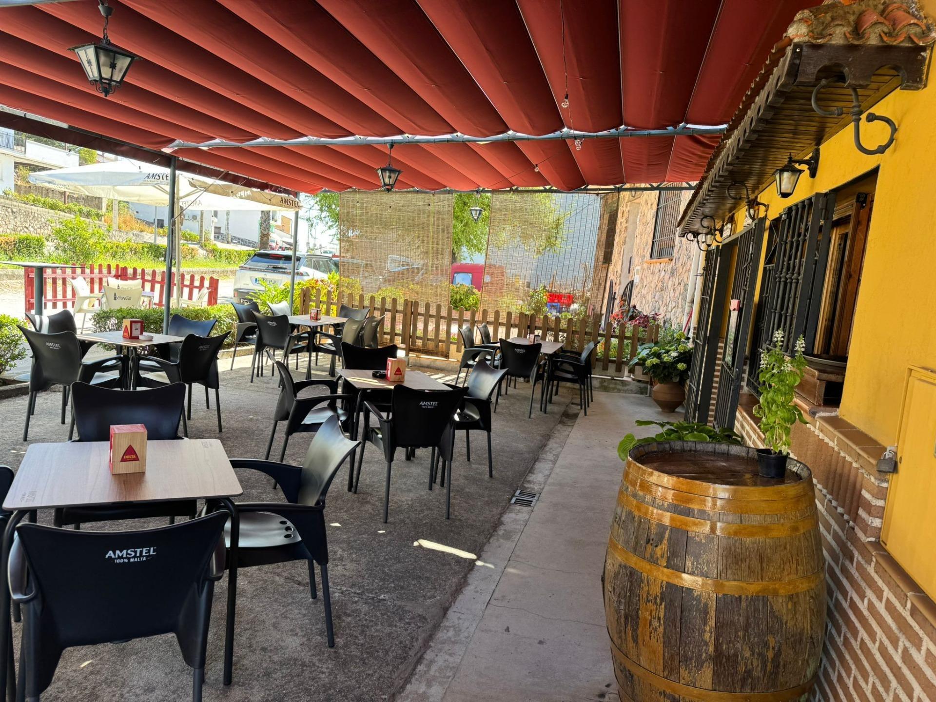 ^**^EN VENTA RESTAURANTE EN PLENO FUNCIONAMIENTO EN LANZAHITA^**^  Se pone a la venta, por motivo de jubilación, un restaurante en pleno rendimiento y con una sólida trayectoria. El local cuenta con