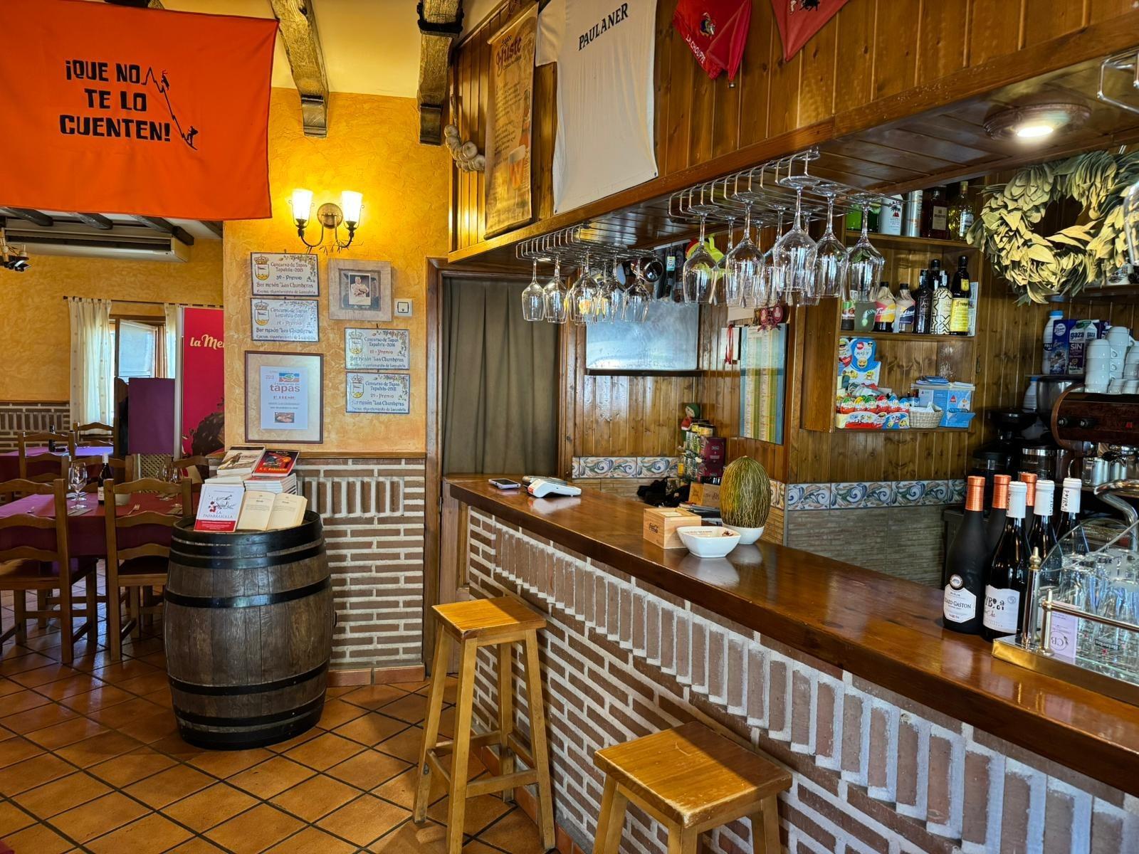 ^**^EN VENTA RESTAURANTE EN PLENO FUNCIONAMIENTO EN LANZAHITA^**^  Se pone a la venta, por motivo de jubilación, un restaurante en pleno rendimiento y con una sólida trayectoria. El local cuenta con
