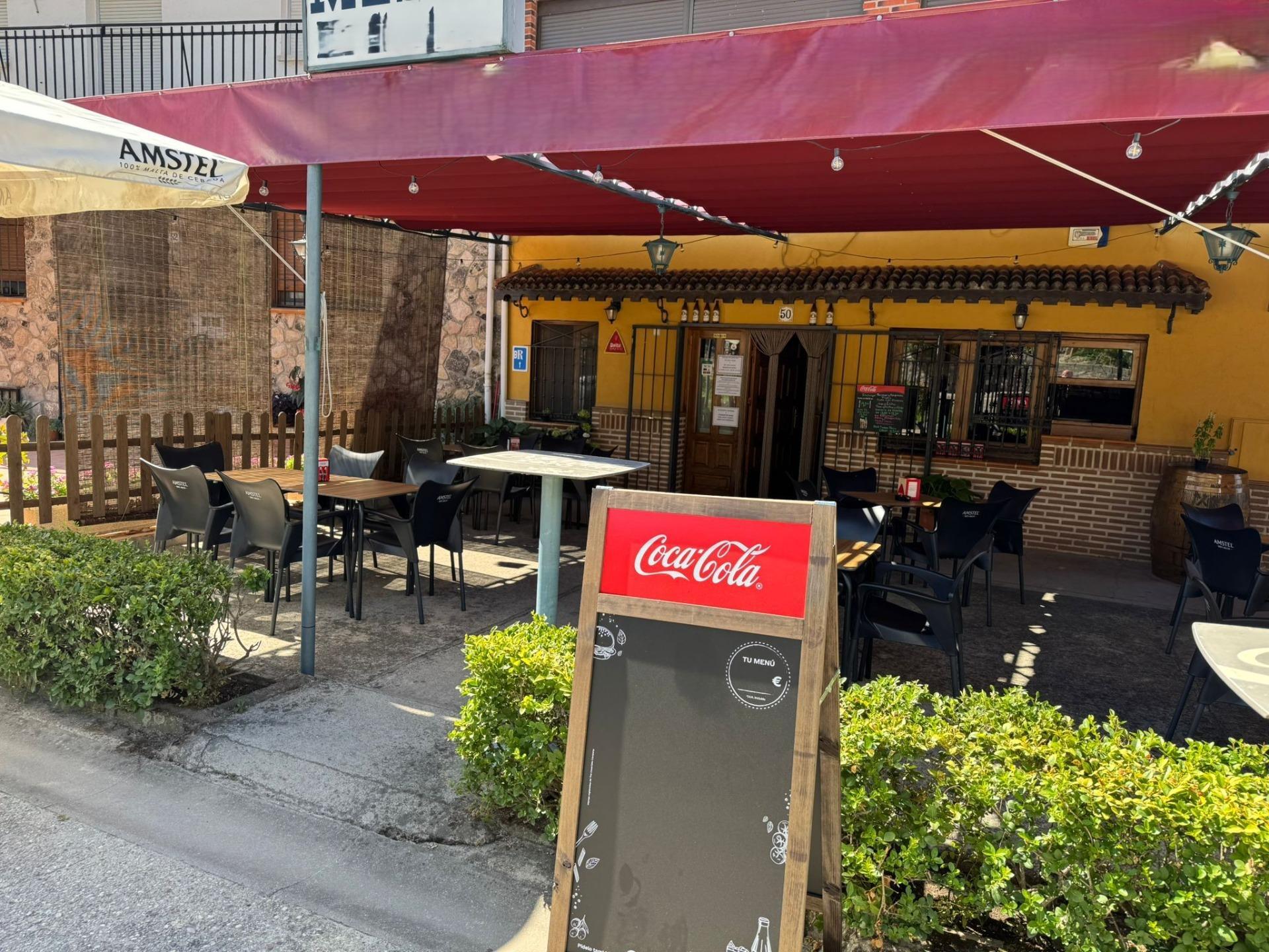 ^**^EN VENTA RESTAURANTE EN PLENO FUNCIONAMIENTO EN LANZAHITA^**^  Se pone a la venta, por motivo de jubilación, un restaurante en pleno rendimiento y con una sólida trayectoria. El local cuenta con