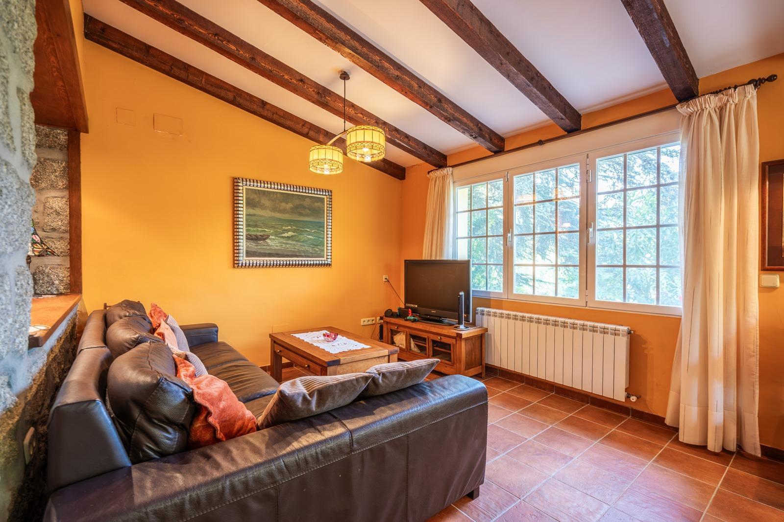 ^LA CASA DEL LAGO^ ESPECTACULAR CHALET CON ACCESO A PLAYA EN EL PANTANO DEL BURGUILLO. UBICACIÓN ÚNICA CON LOS MEJORES ATARDECERES DE LA ZONA^  Exclusivo chalet de más de 3.000 m² de parcela situa