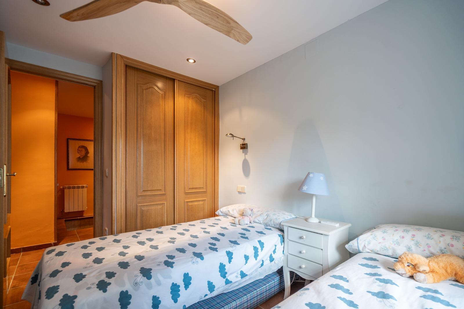 ^LA CASA DEL LAGO^ ESPECTACULAR CHALET CON ACCESO A PLAYA EN EL PANTANO DEL BURGUILLO. UBICACIÓN ÚNICA CON LOS MEJORES ATARDECERES DE LA ZONA^  Exclusivo chalet de más de 3.000 m² de parcela situa
