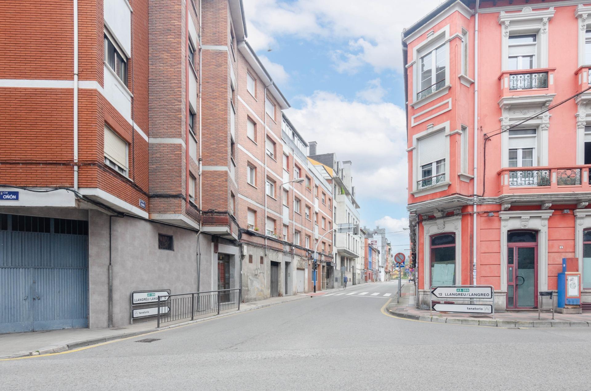OPORTUNIDAD EN EL CENTRO DE MIERES PARA ENTRAR A VIVIR