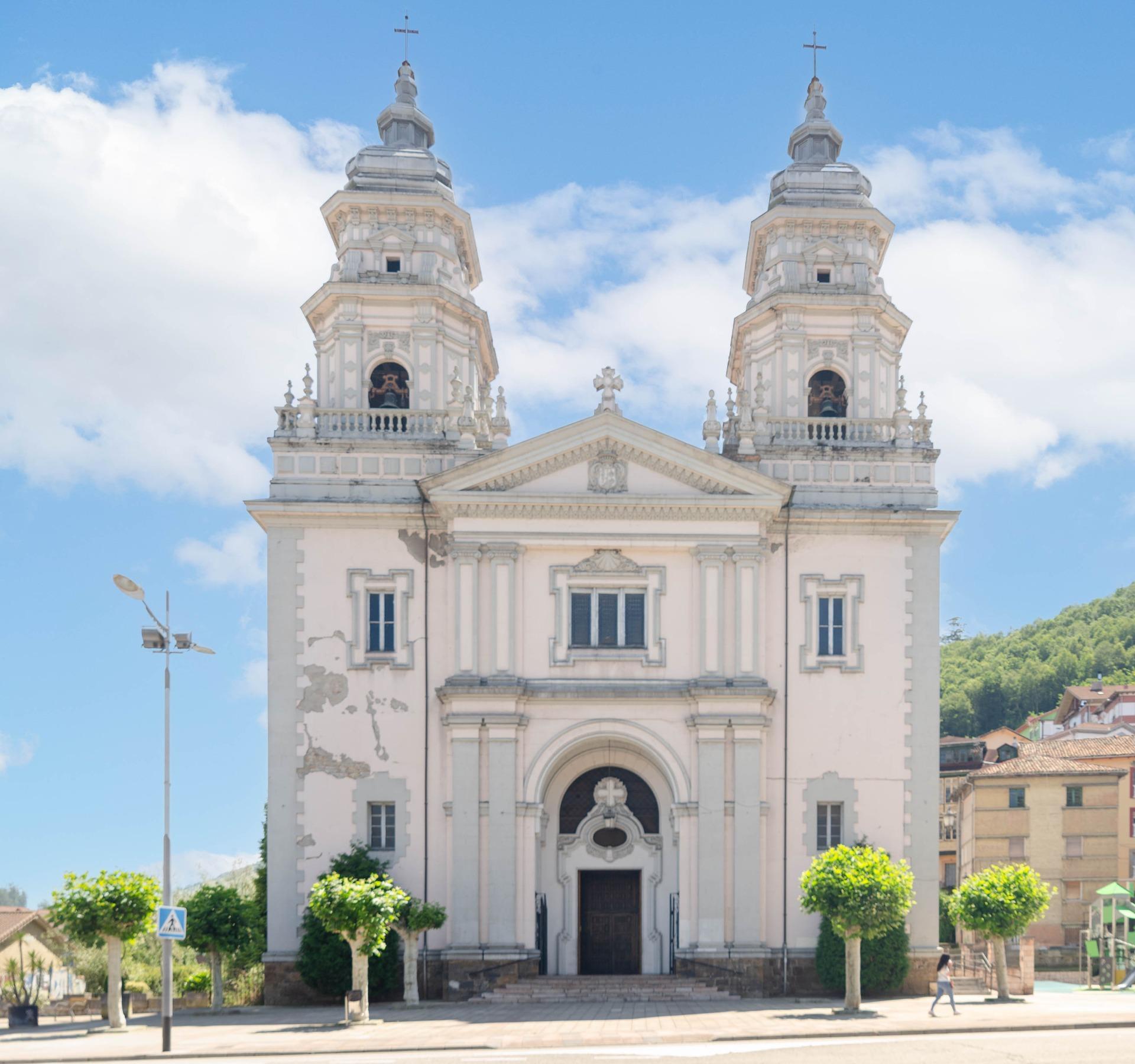 OPORTUNIDAD EN EL CENTRO DE MIERES PARA ENTRAR A VIVIR
