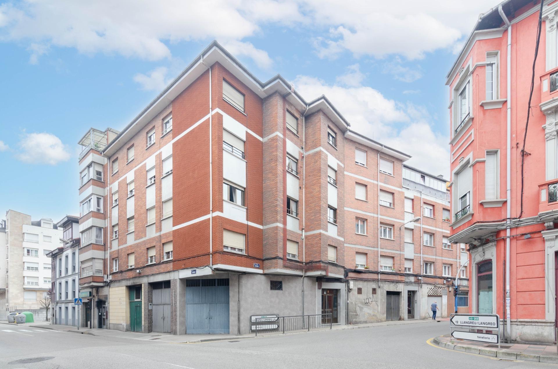 OPORTUNIDAD EN EL CENTRO DE MIERES PARA ENTRAR A VIVIR