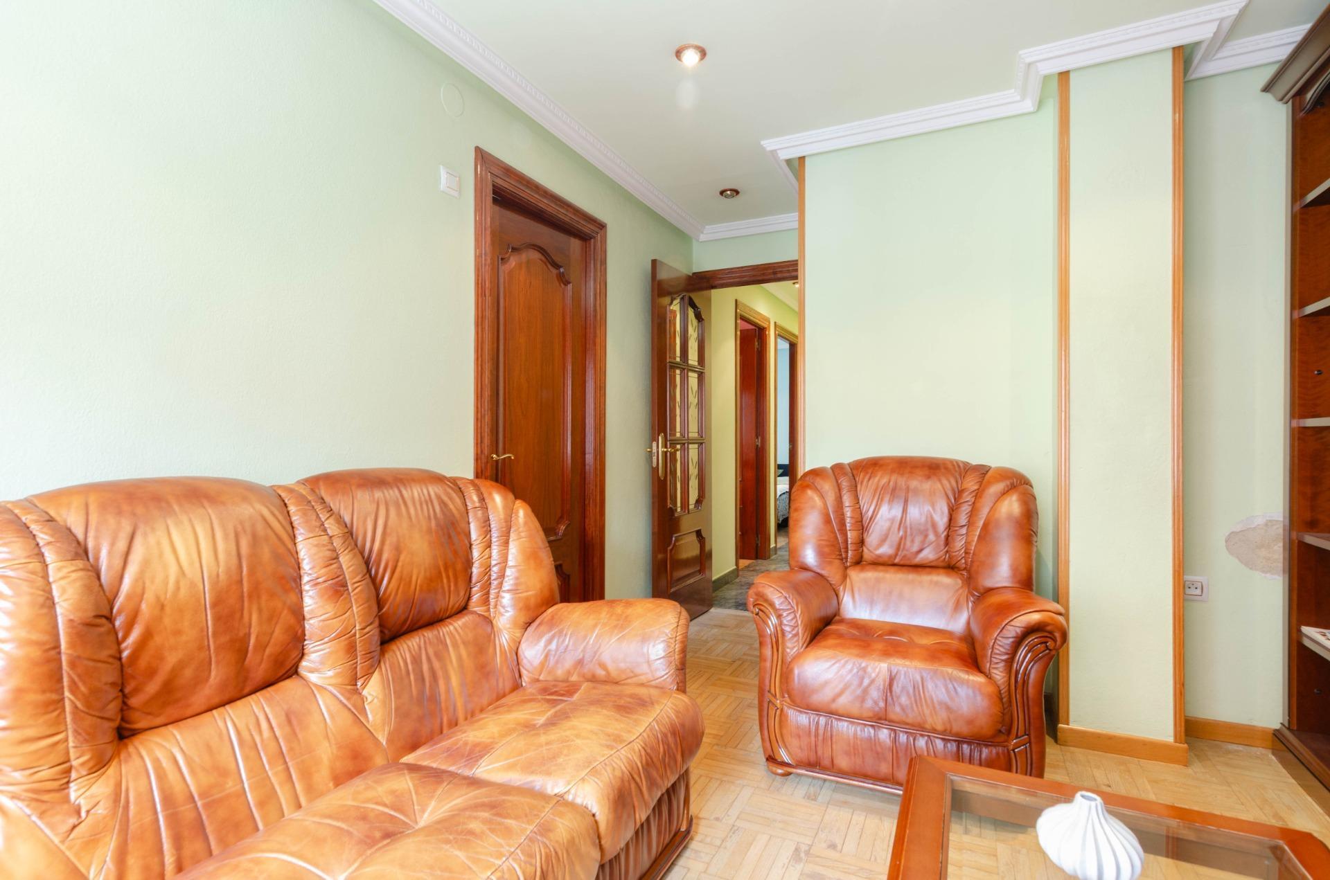 OPORTUNIDAD EN EL CENTRO DE MIERES PARA ENTRAR A VIVIR