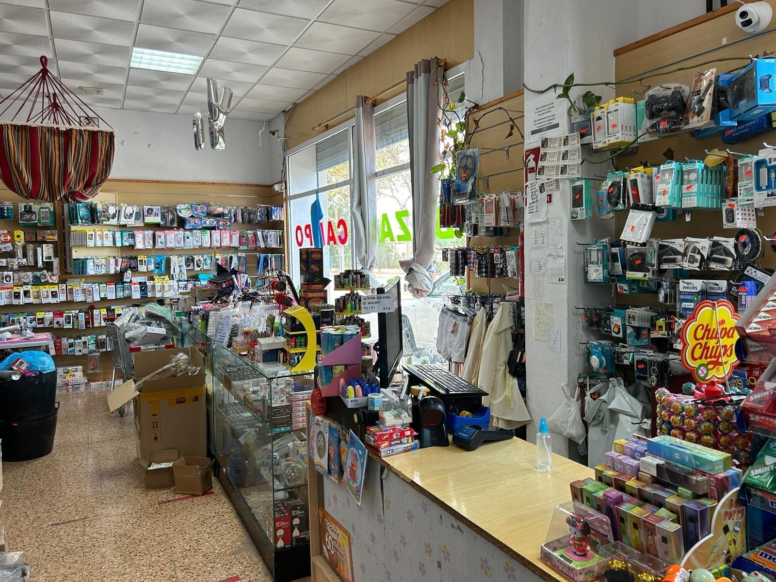 Local comercial en Aspe, Alicante. 653 m2 en una planta + patio interior de 360 m2.