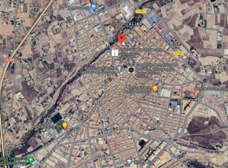 Local comercial en Aspe, Alicante. 653 m2 en una planta + patio interior de 360 m2.