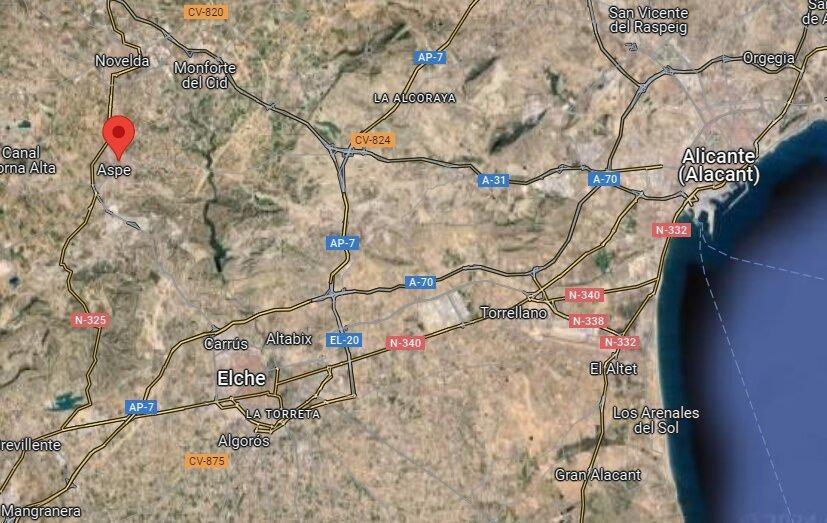 Local comercial en Aspe, Alicante. 653 m2 en una planta + patio interior de 360 m2.