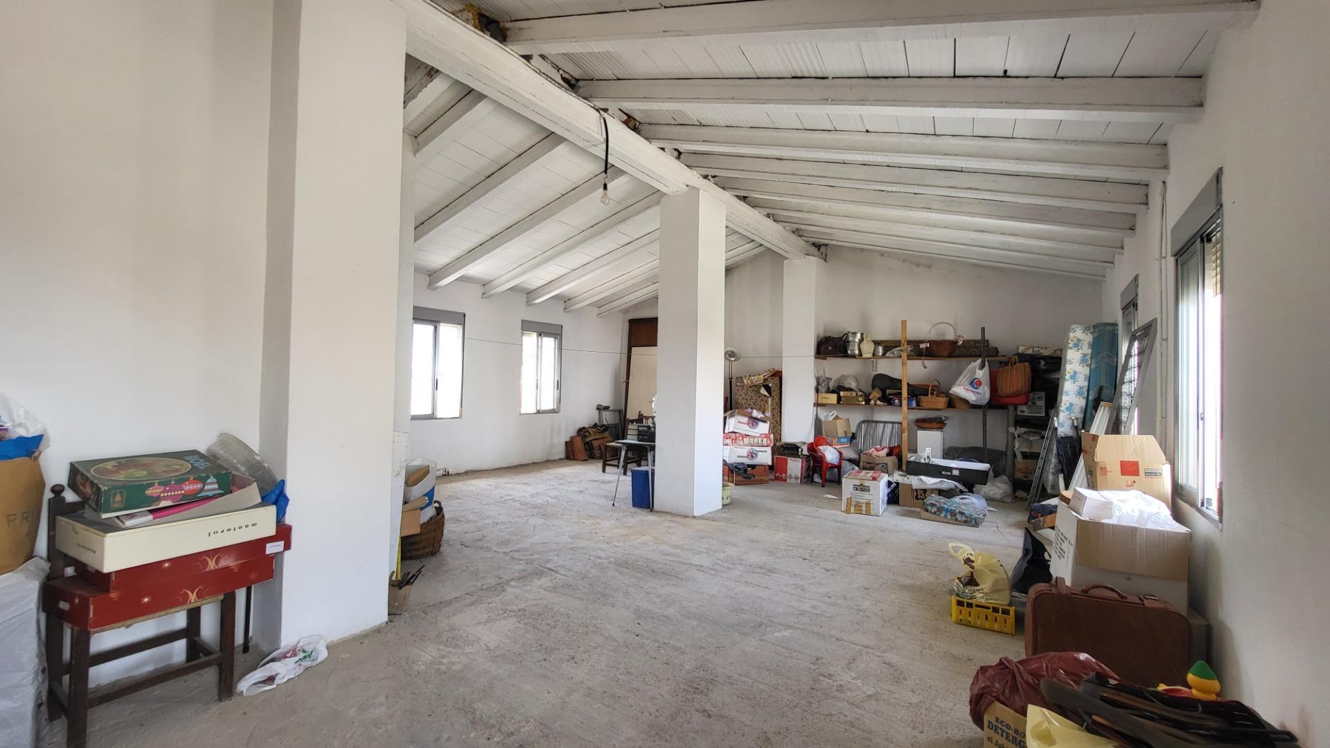 Casa de pueblo con encanto en Montichelvo ? 6 habitaciones y terraza con vistas