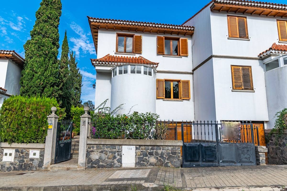Villa in Arucas