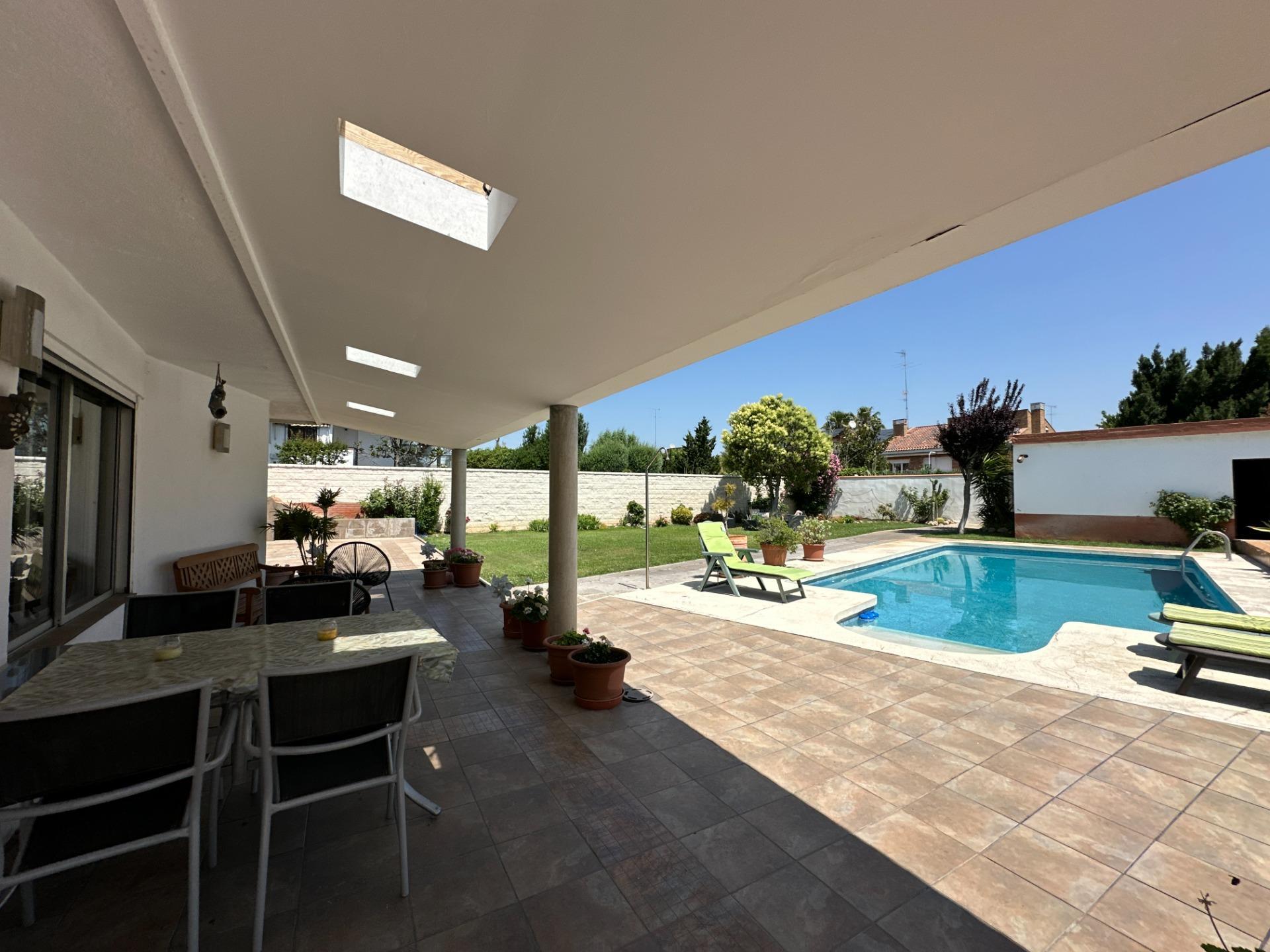 Villa in Zaragoza