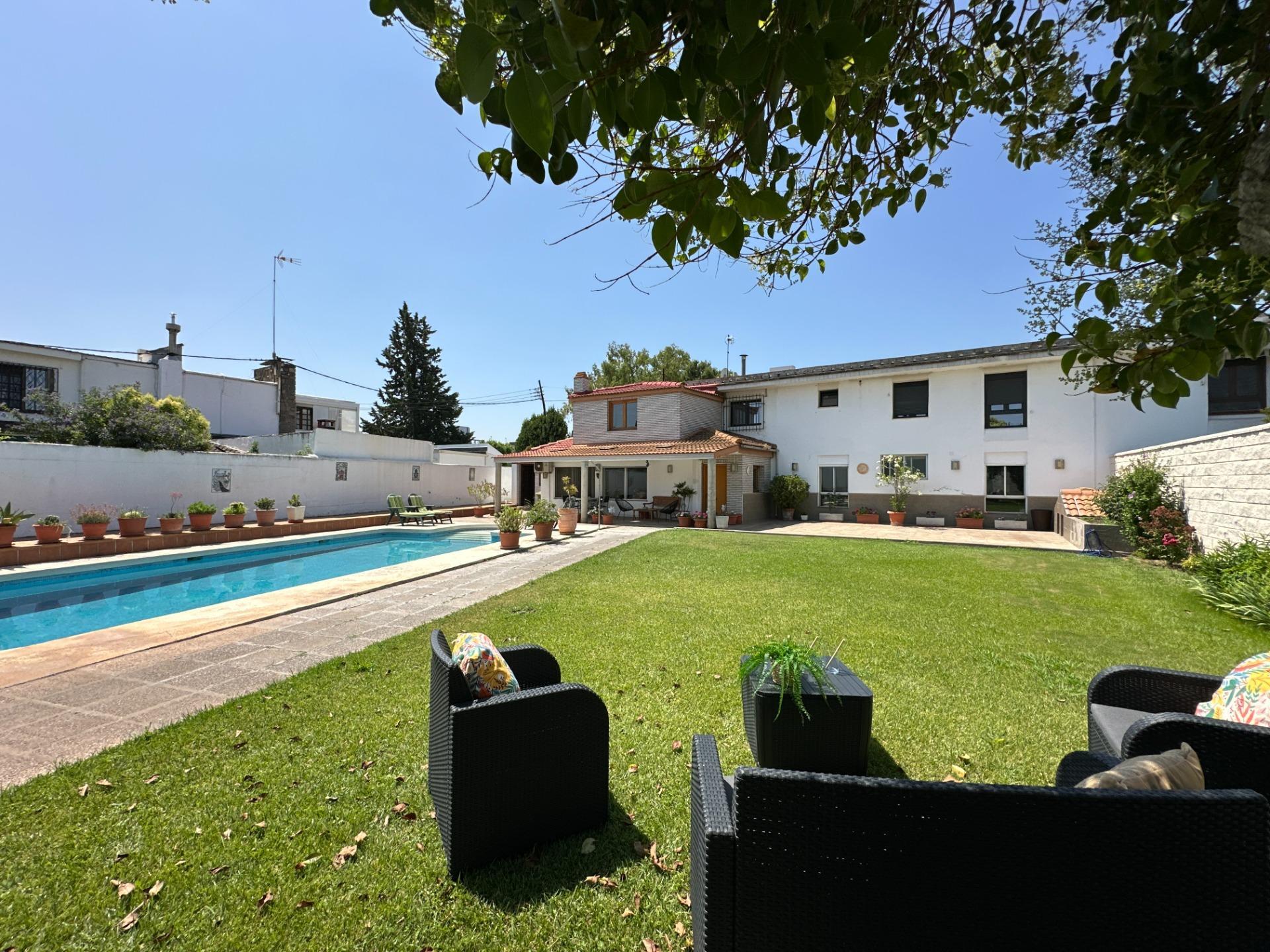 Villa in Zaragoza