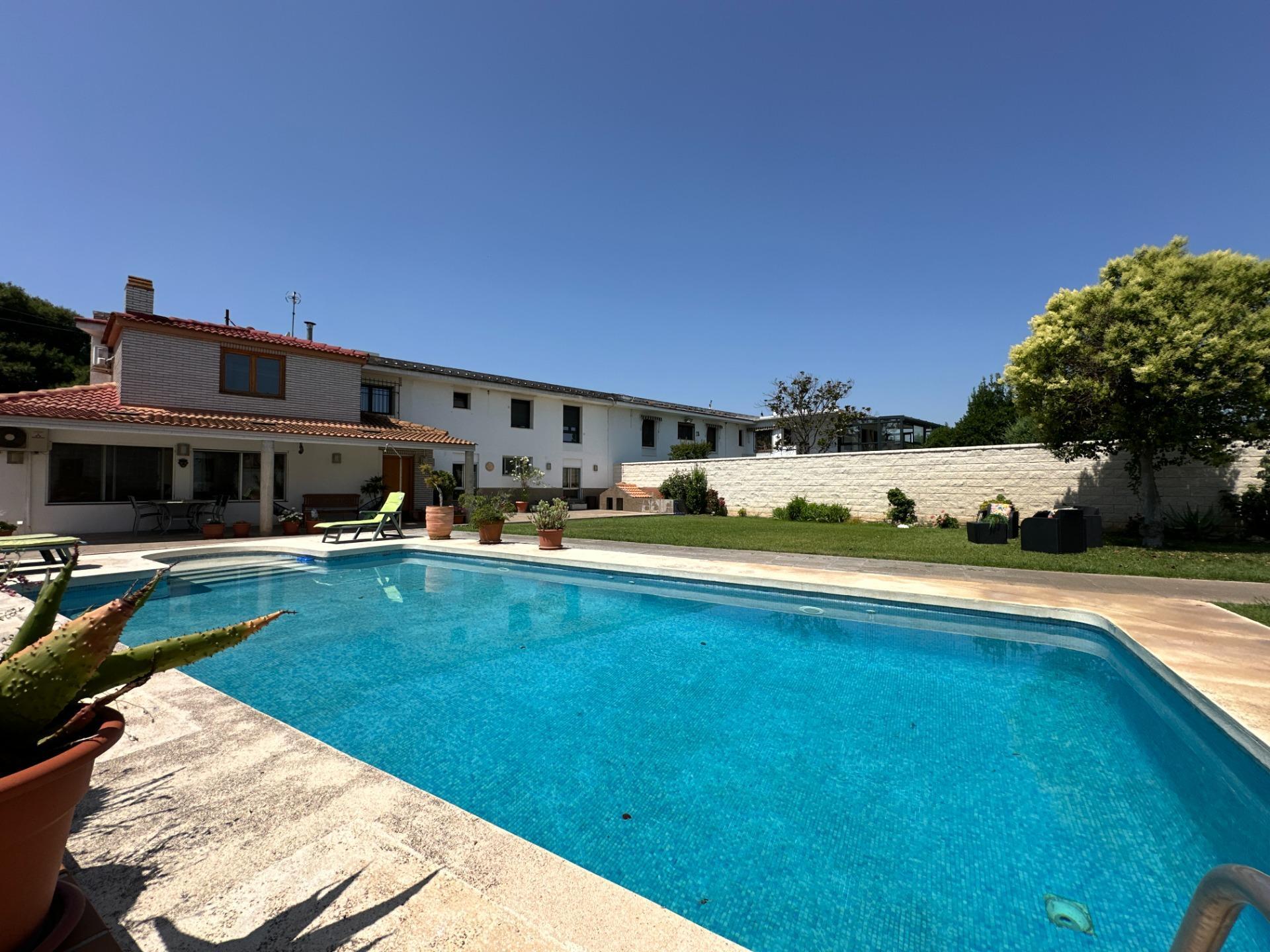 Villa in Zaragoza