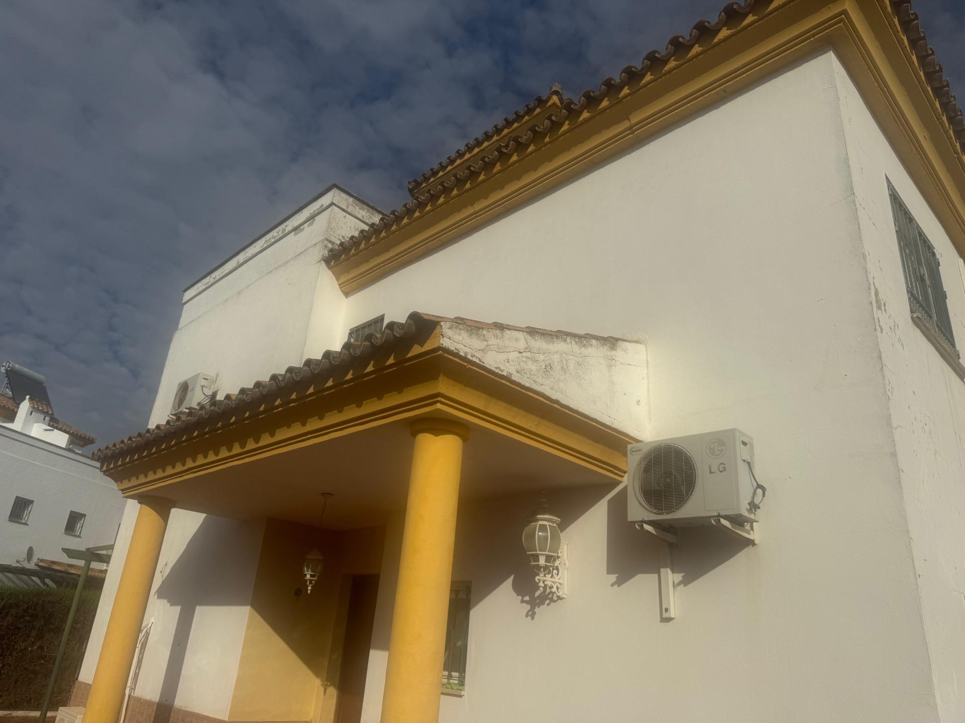 Villa in Gines