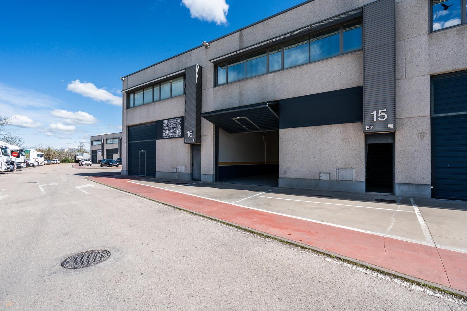 Naves-Venta-Meco-1718176-Foto-27