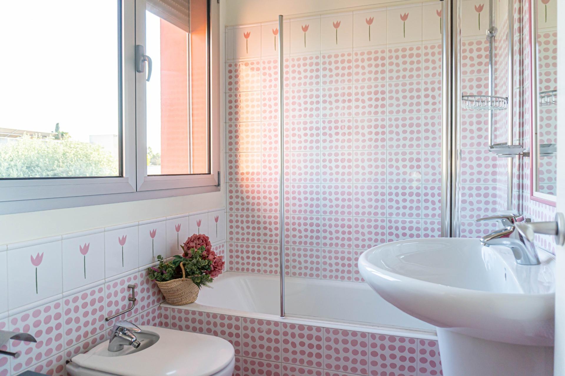 TU REFUGIO EXCLUSIVO EN VALENCINA DE LA CONCEPCION.