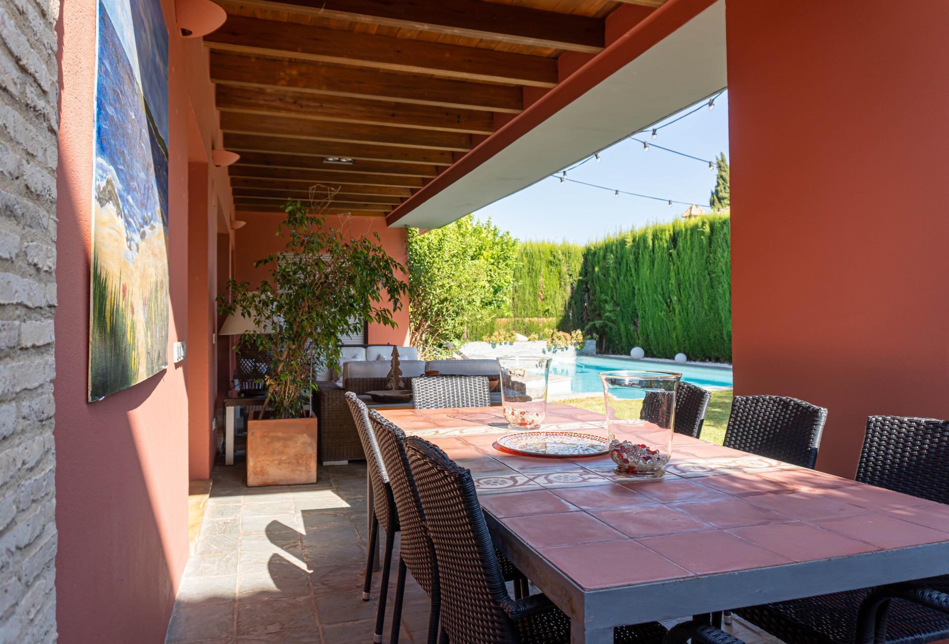 TU REFUGIO EXCLUSIVO EN VALENCINA DE LA CONCEPCION.