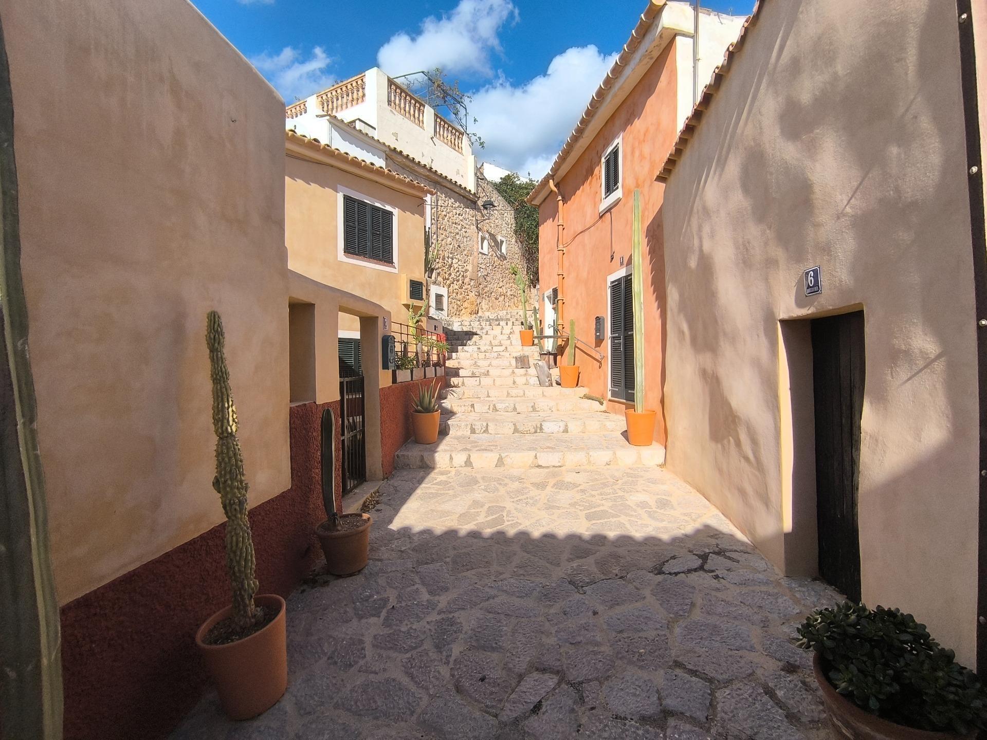 Encantadora casa renovada en el casco antiguo de Andratx ? Venta en exclusiva