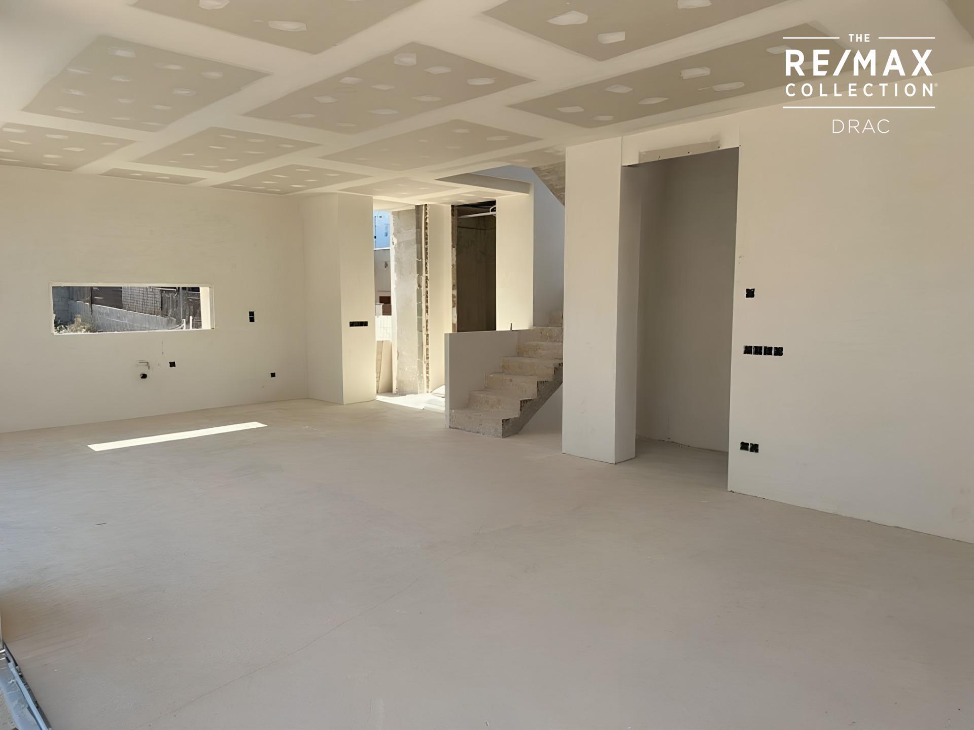 Villa de Lujo en construcción con piscina en Cala Figuera