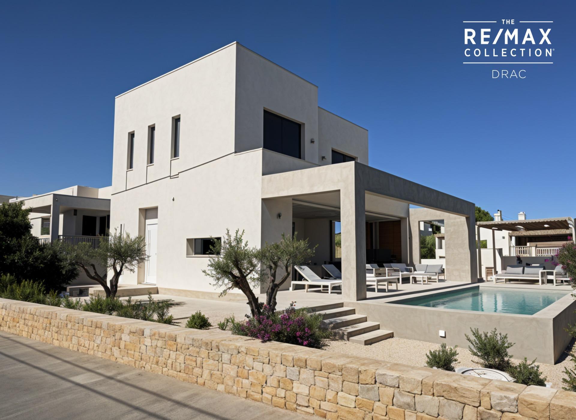 Villa de Lujo en construcción con piscina en Cala Figuera