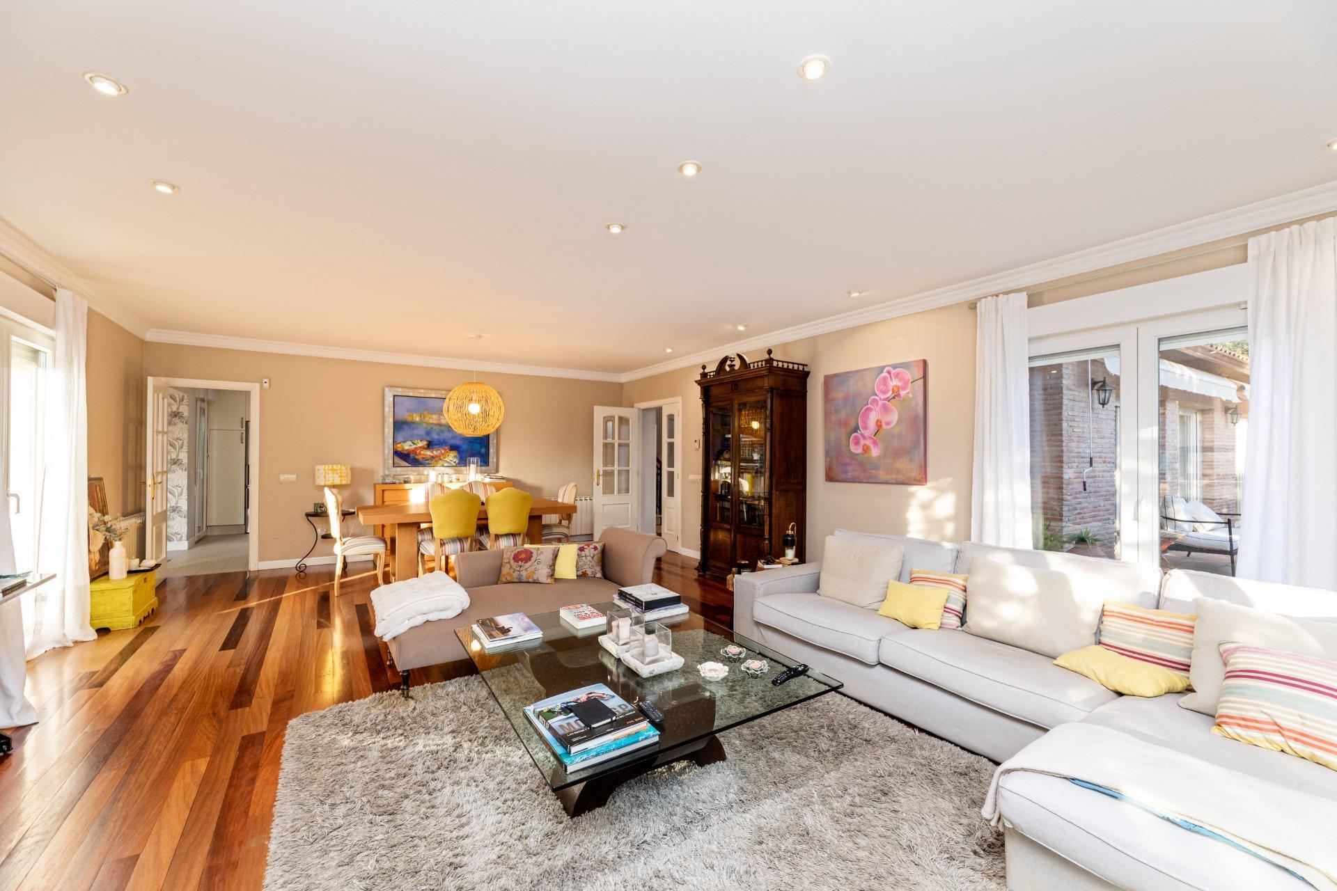 EXCLUSIVA VILLA EN LA BERZOSA