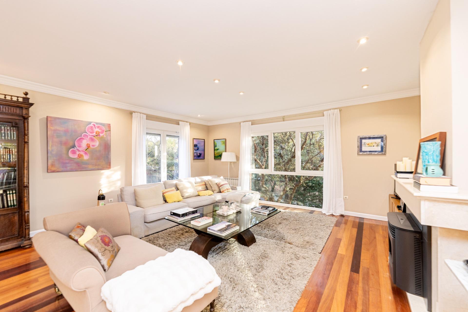 EXCLUSIVA VILLA EN LA BERZOSA