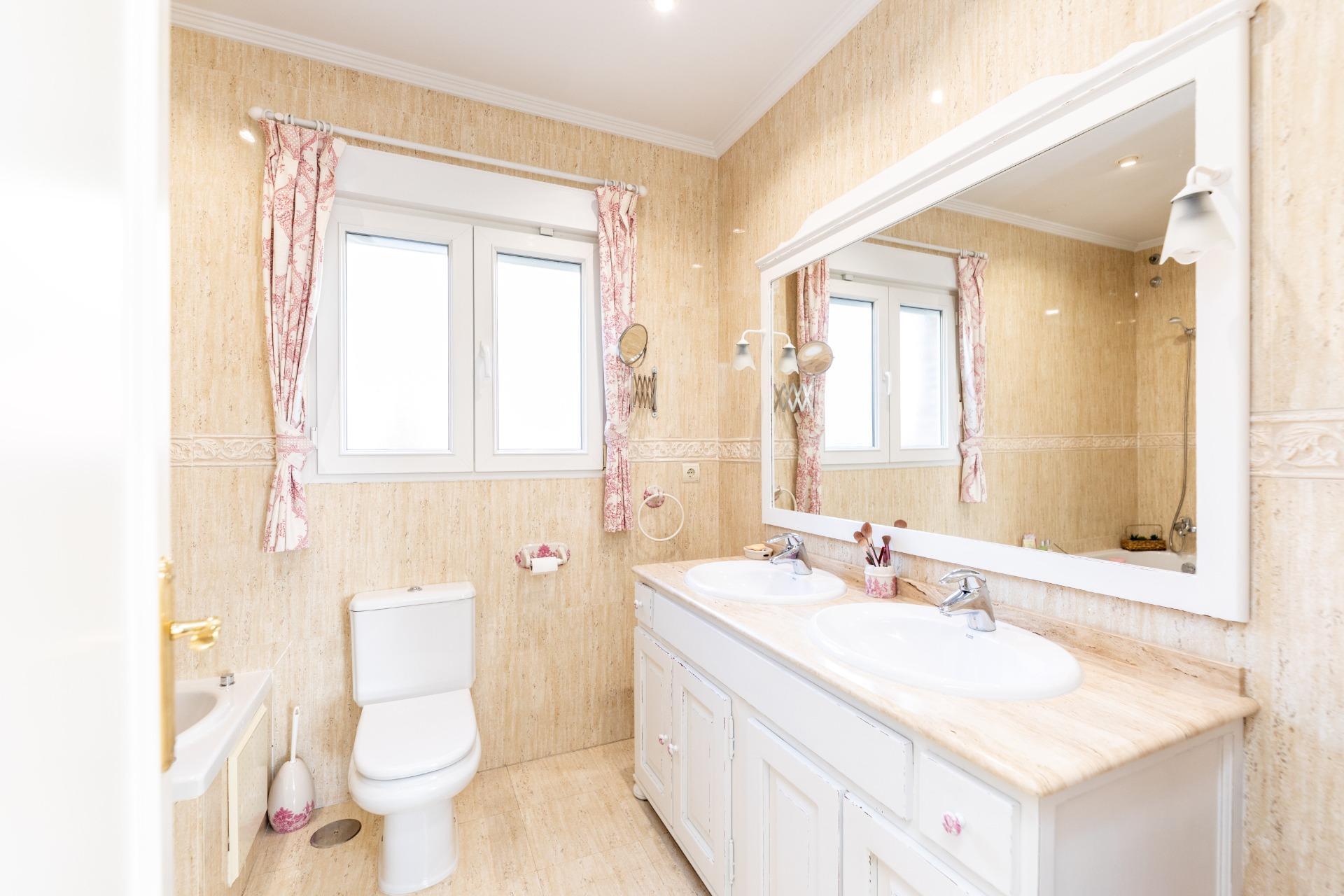 EXCLUSIVA VILLA EN LA BERZOSA