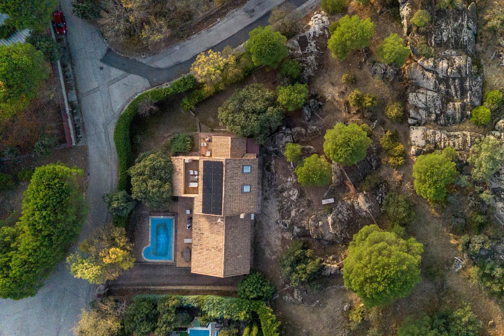 EXCLUSIVA VILLA EN LA BERZOSA