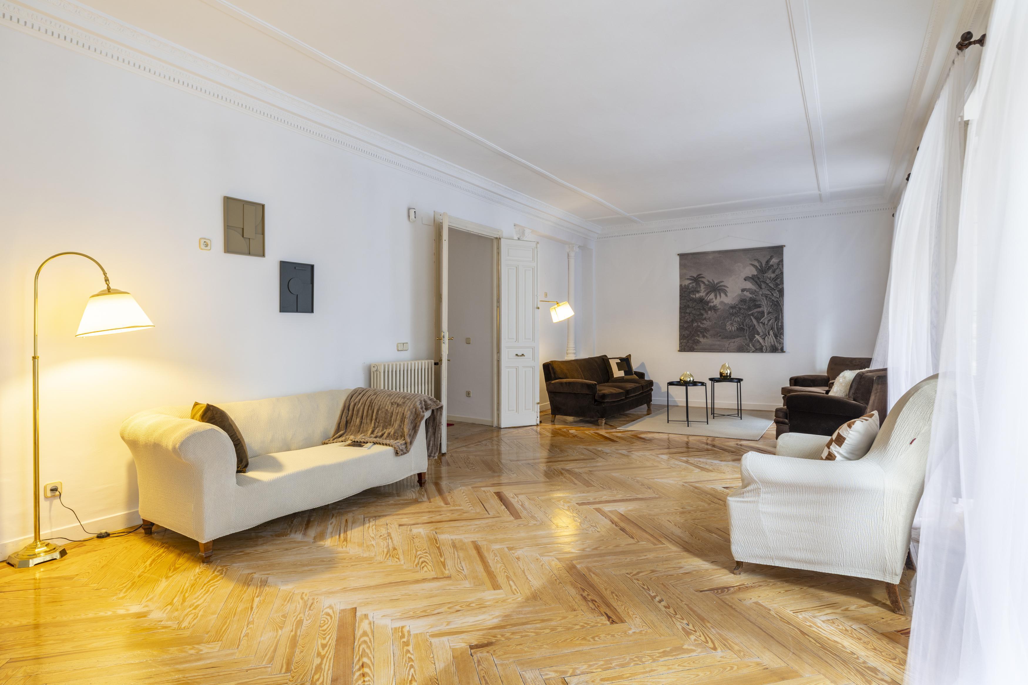 Piso con vistas a la Catedral de San Isidro.