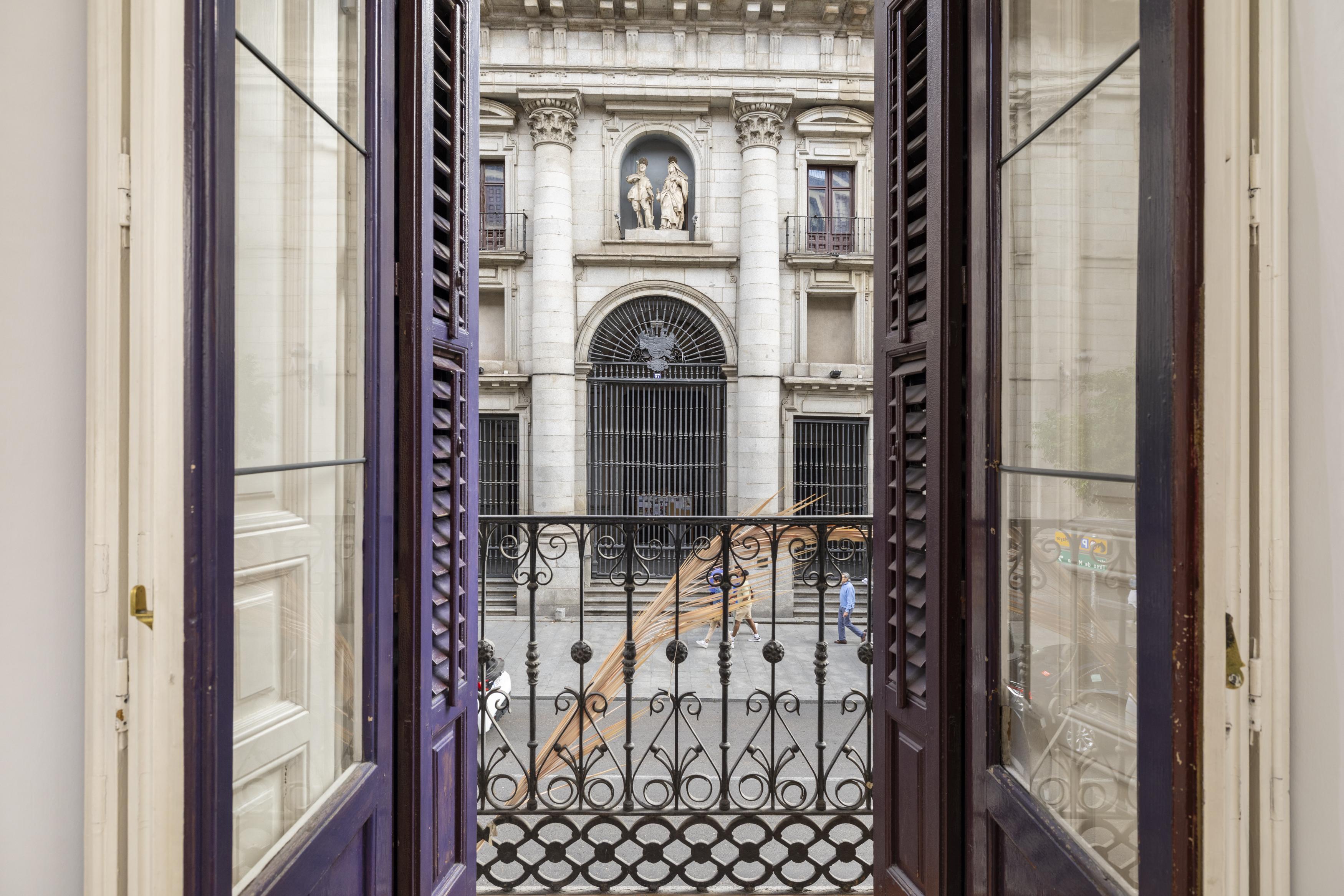 Piso con vistas a la Catedral de San Isidro.