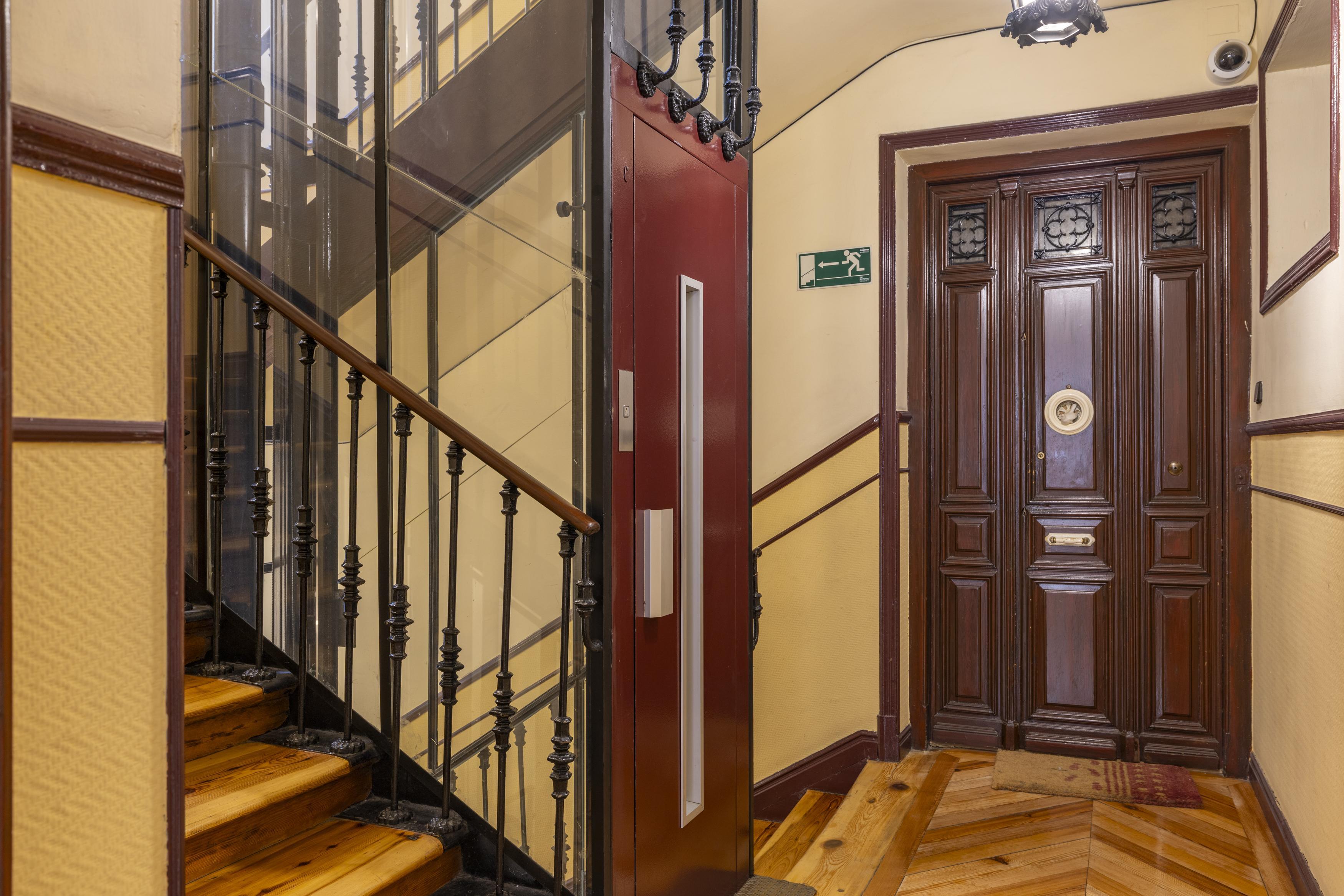 Piso con vistas a la Catedral de San Isidro.