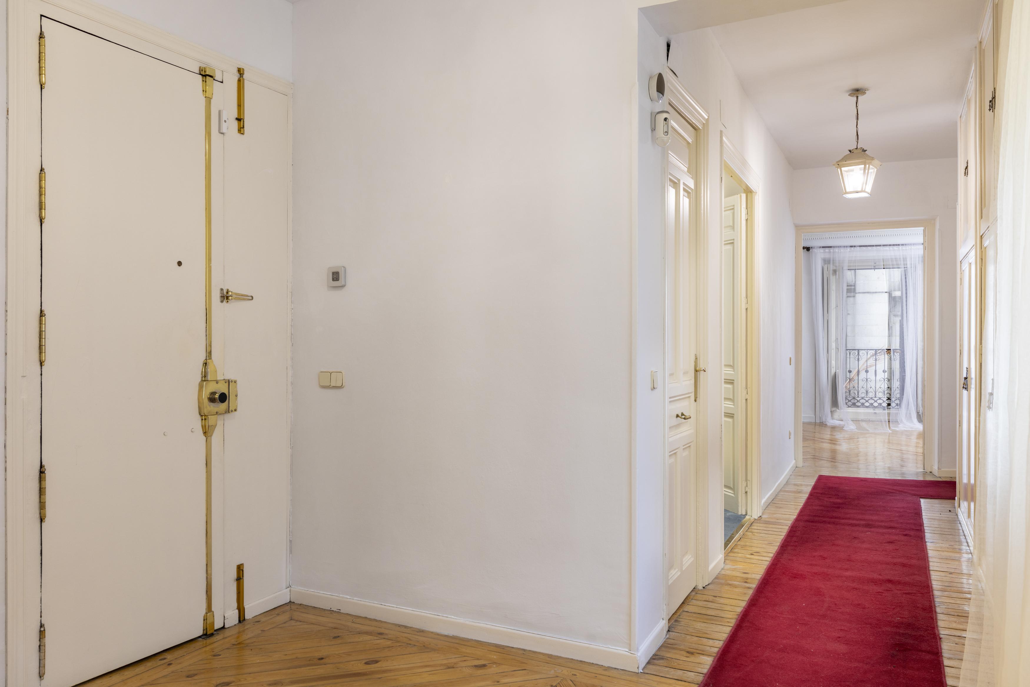 Piso con vistas a la Catedral de San Isidro.