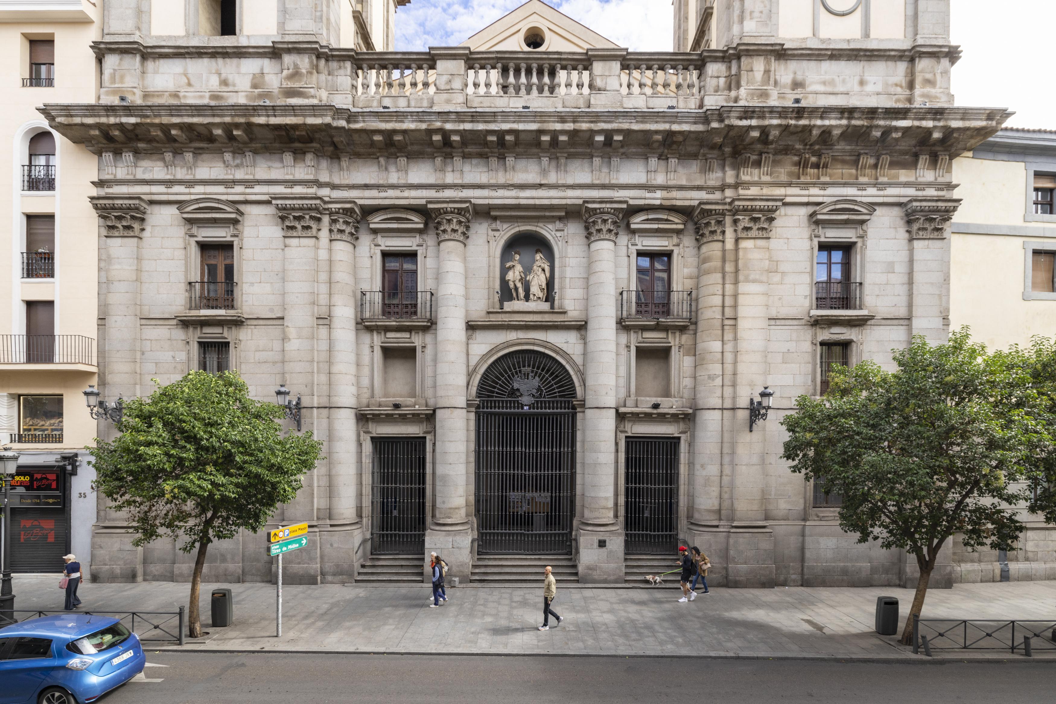 Piso con vistas a la Catedral de San Isidro.