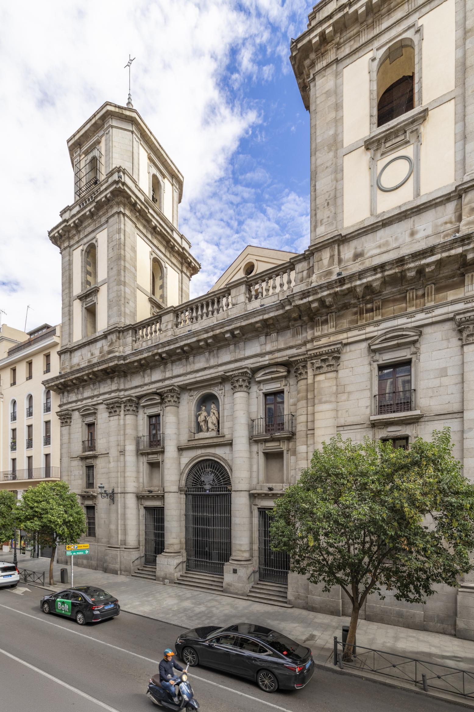 Piso con vistas a la Catedral de San Isidro.