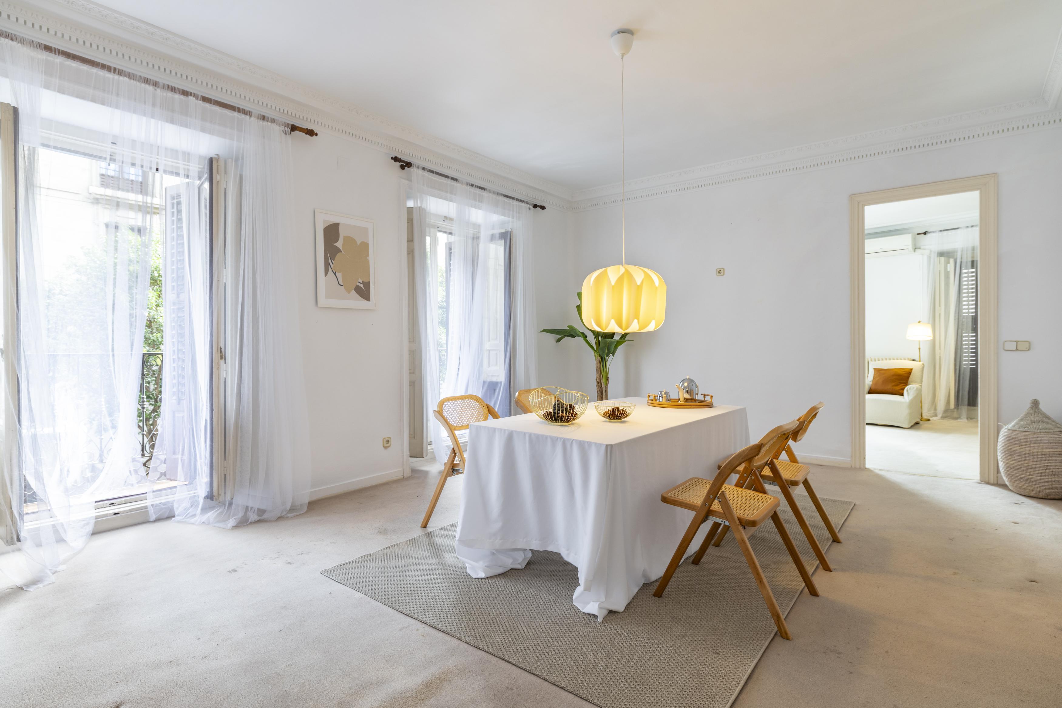 Piso con vistas a la Catedral de San Isidro.