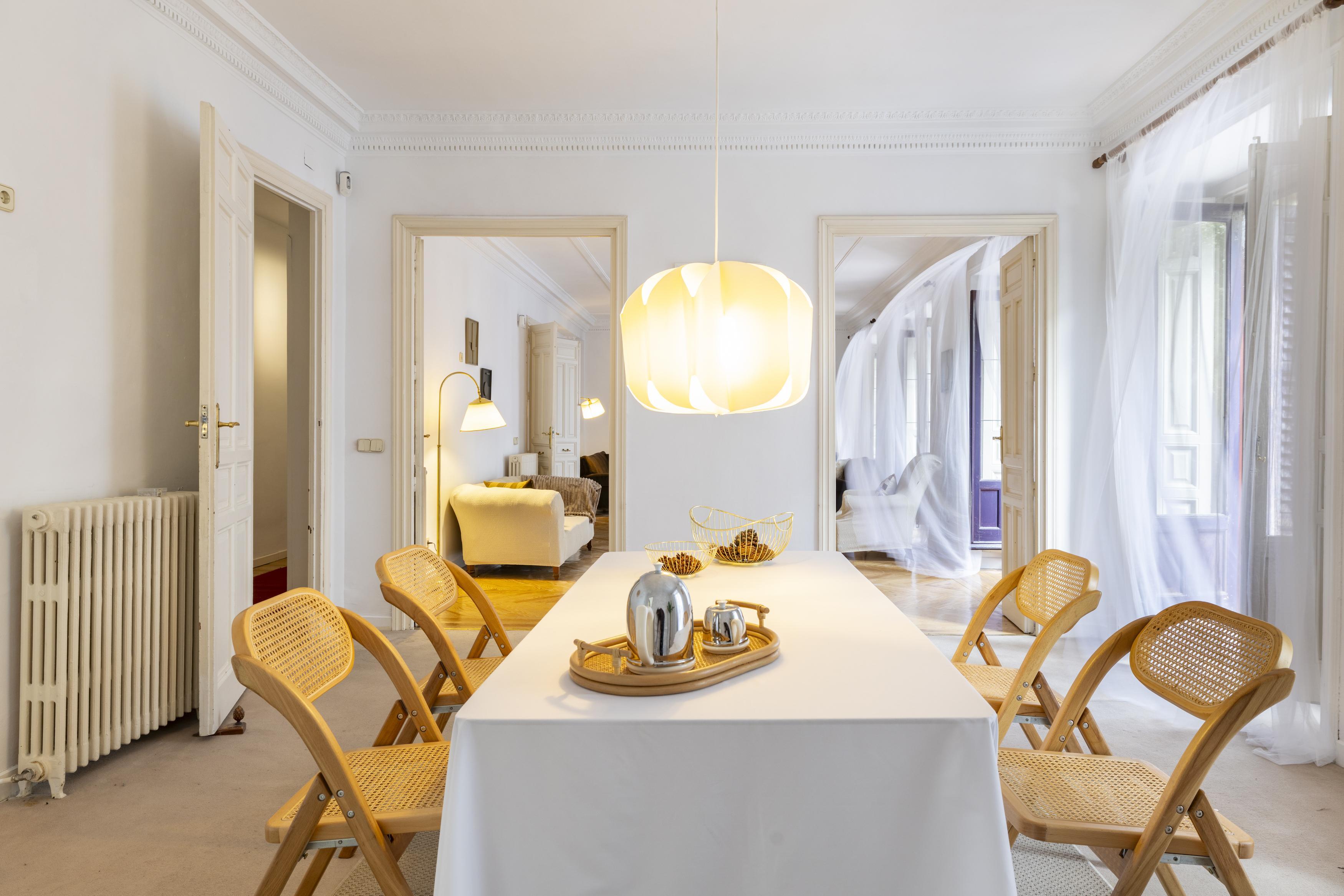 Piso con vistas a la Catedral de San Isidro.