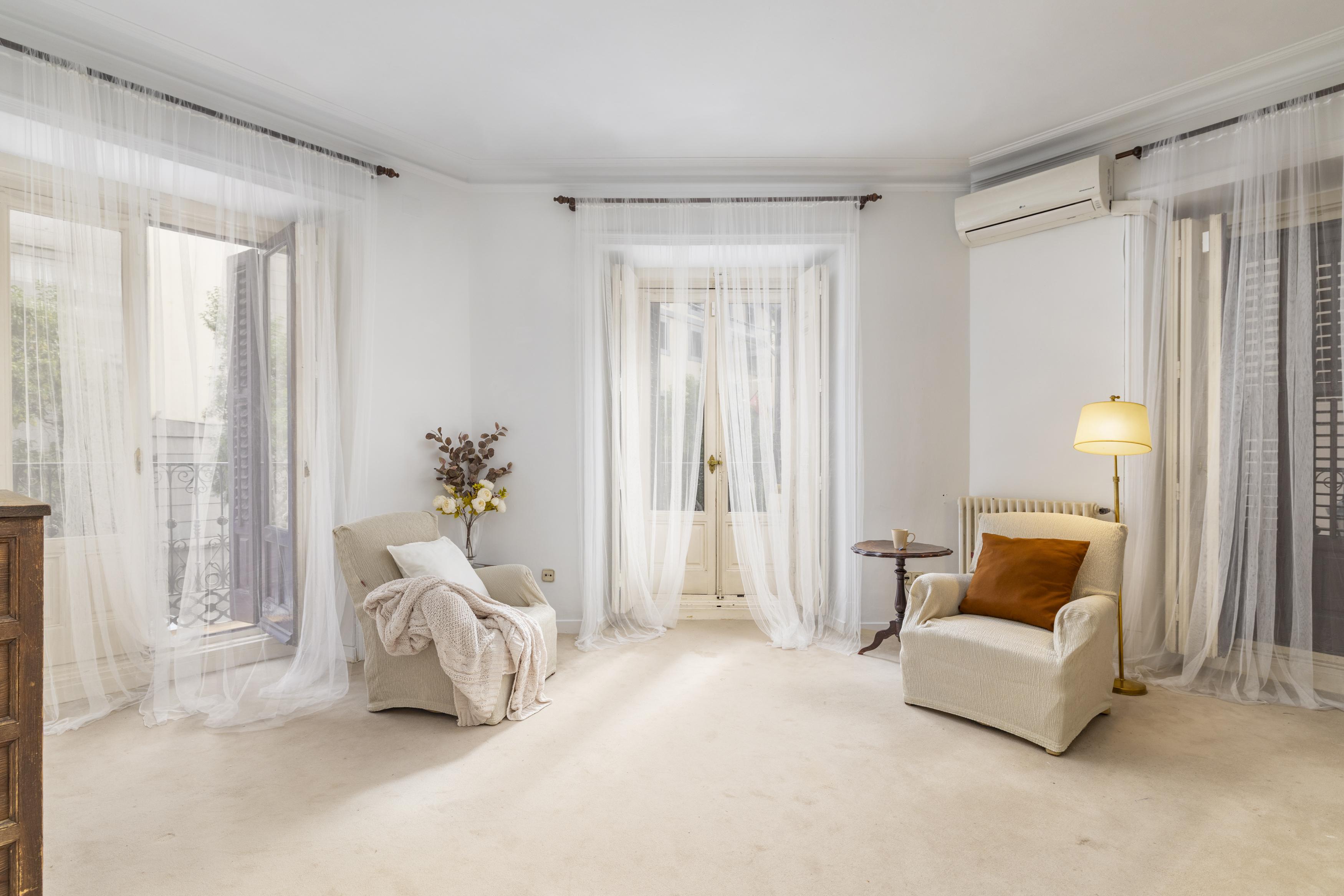 Piso con vistas a la Catedral de San Isidro.