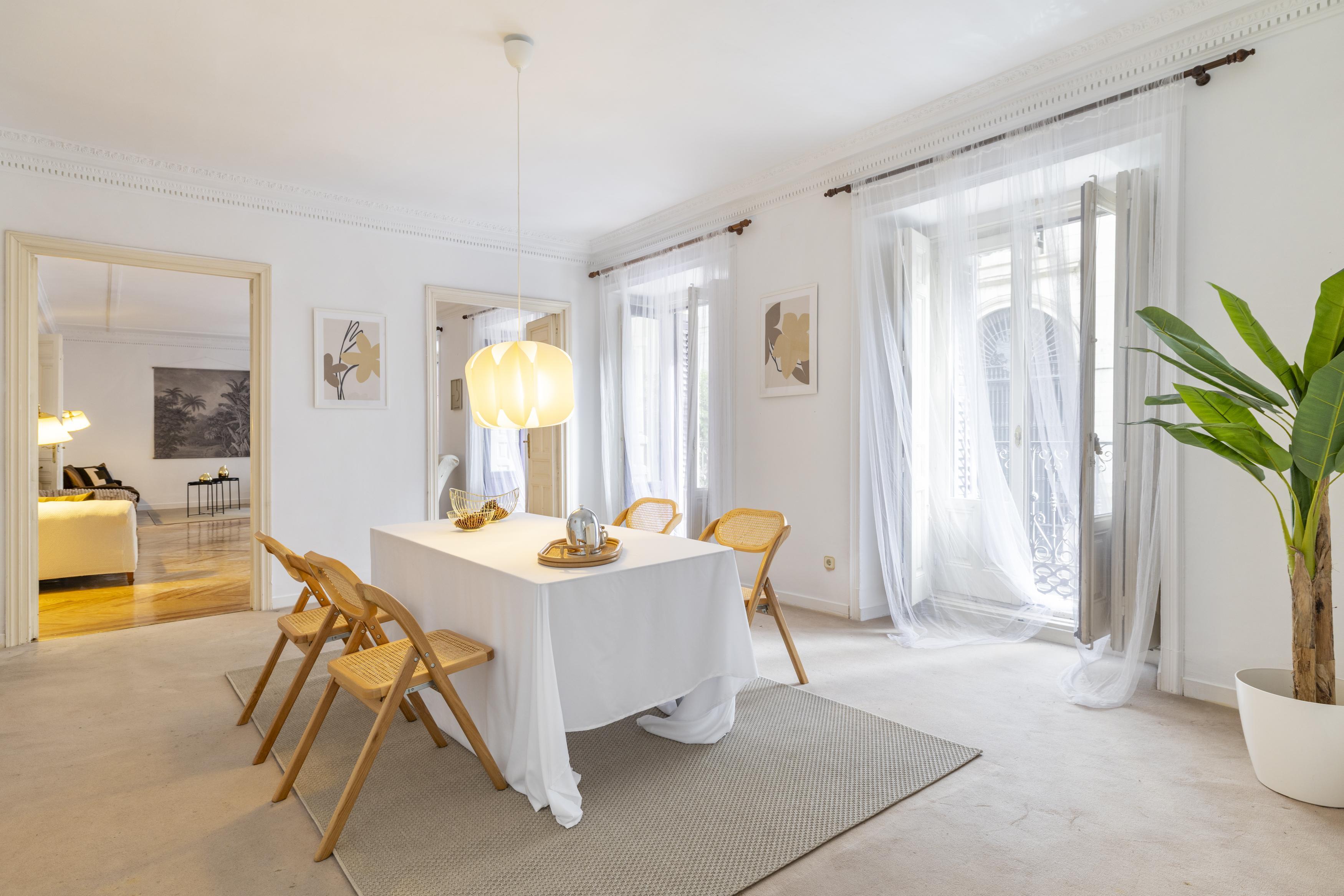 Piso con vistas a la Catedral de San Isidro.