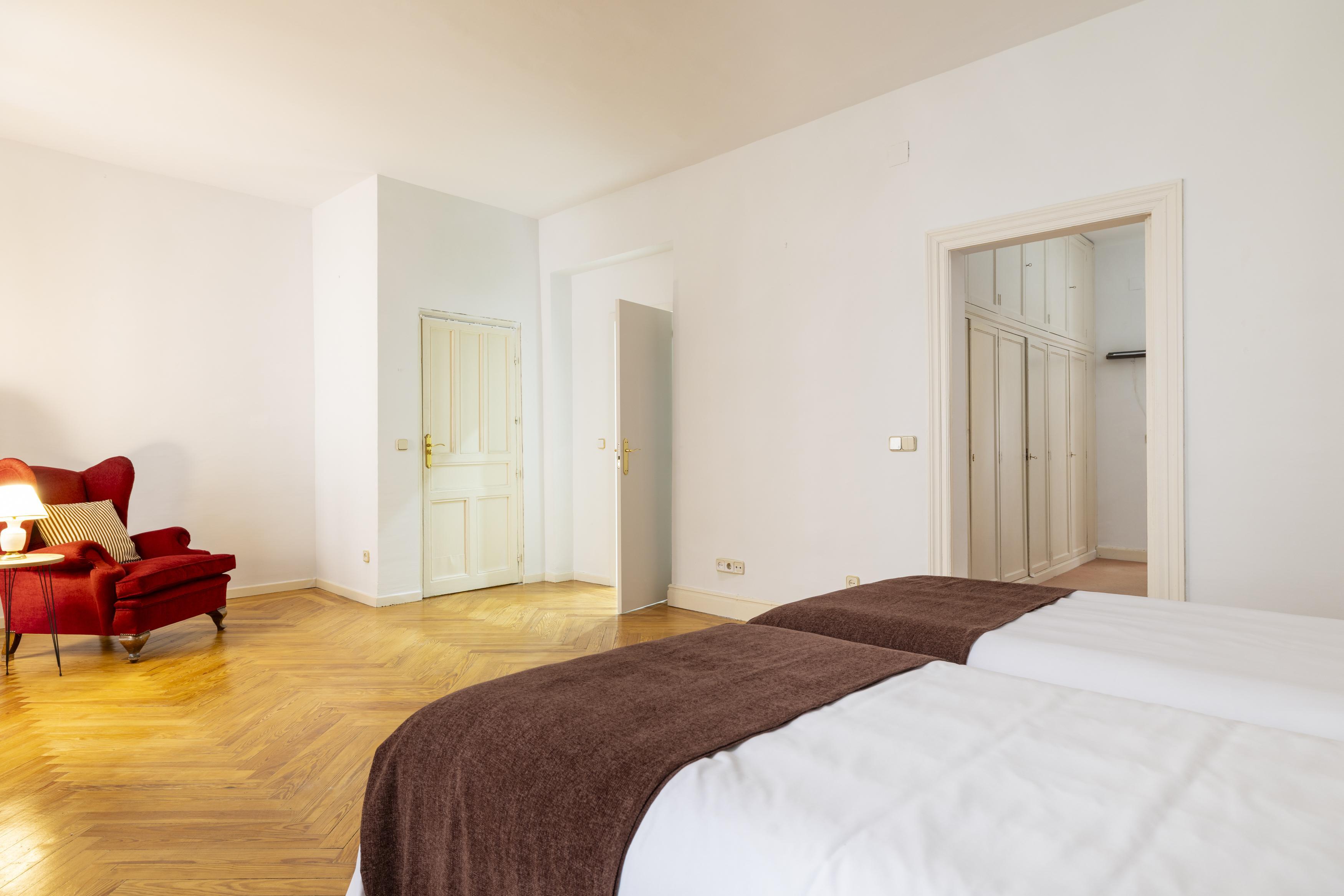 Piso con vistas a la Catedral de San Isidro.