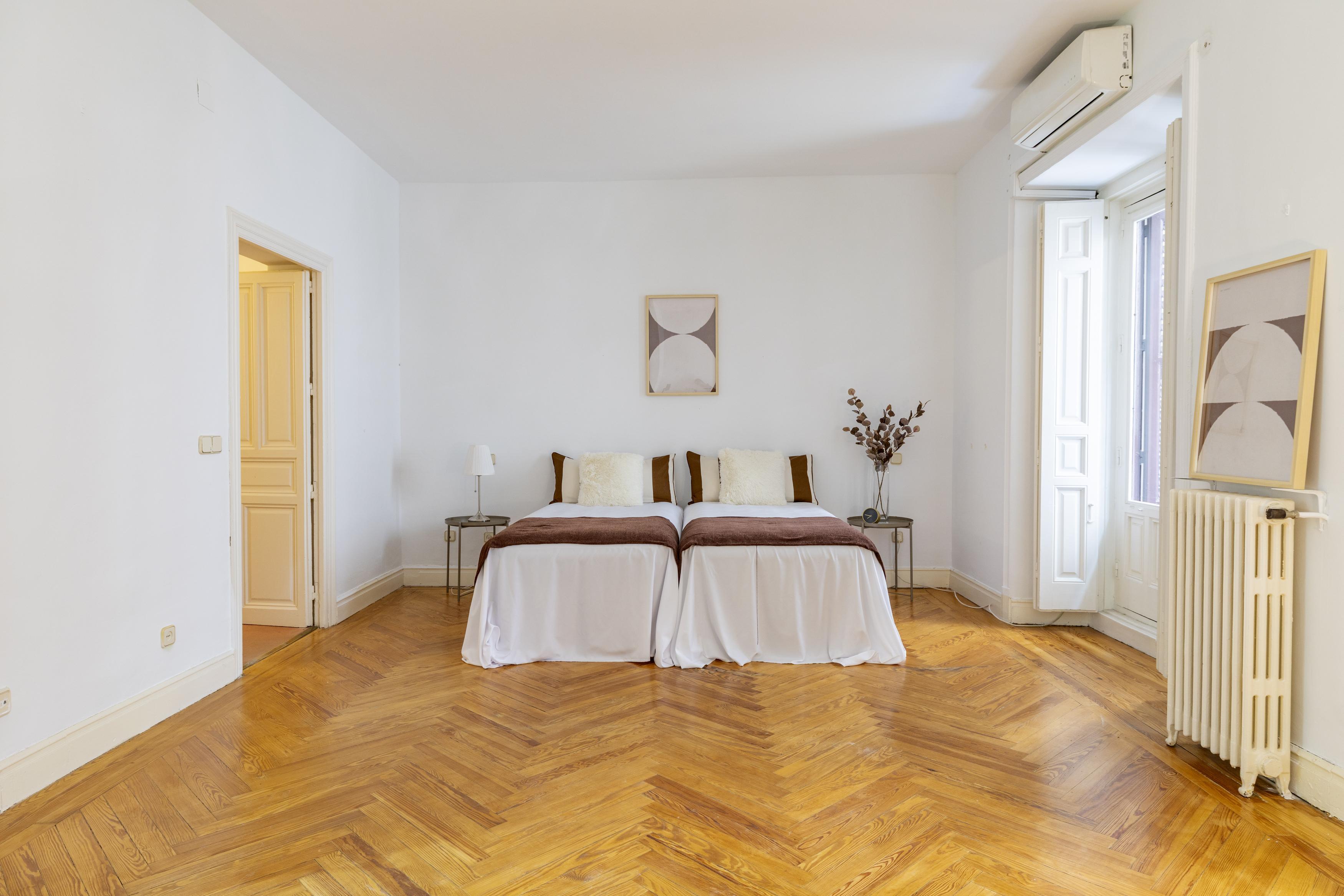 Piso con vistas a la Catedral de San Isidro.