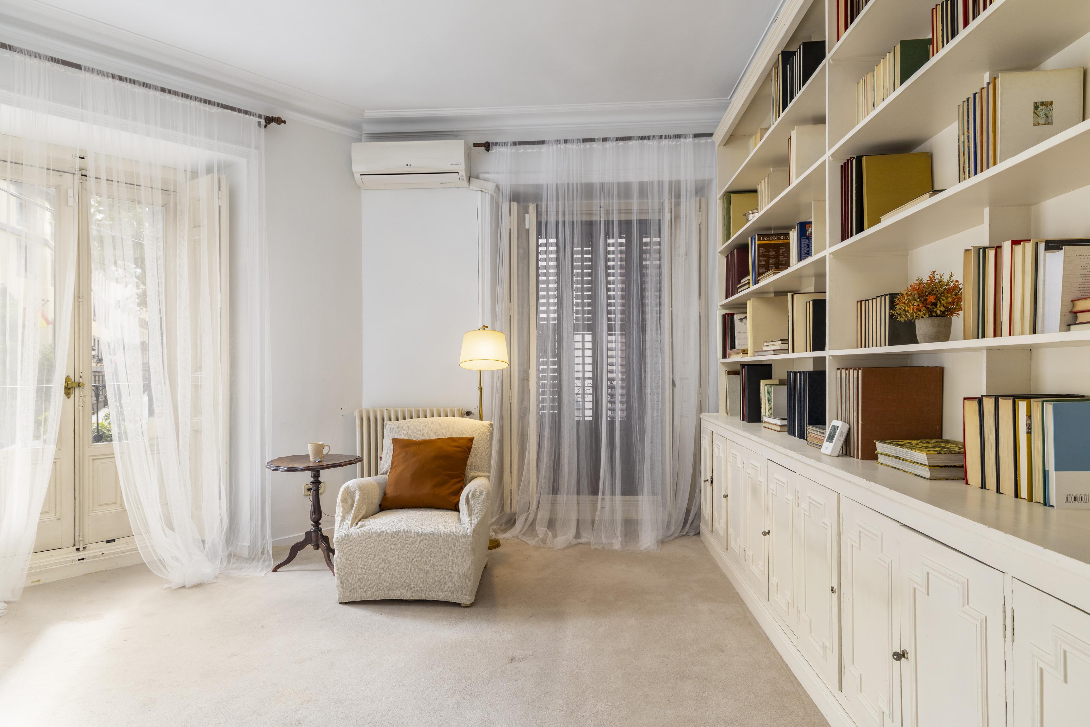 Piso con vistas a la Catedral de San Isidro.