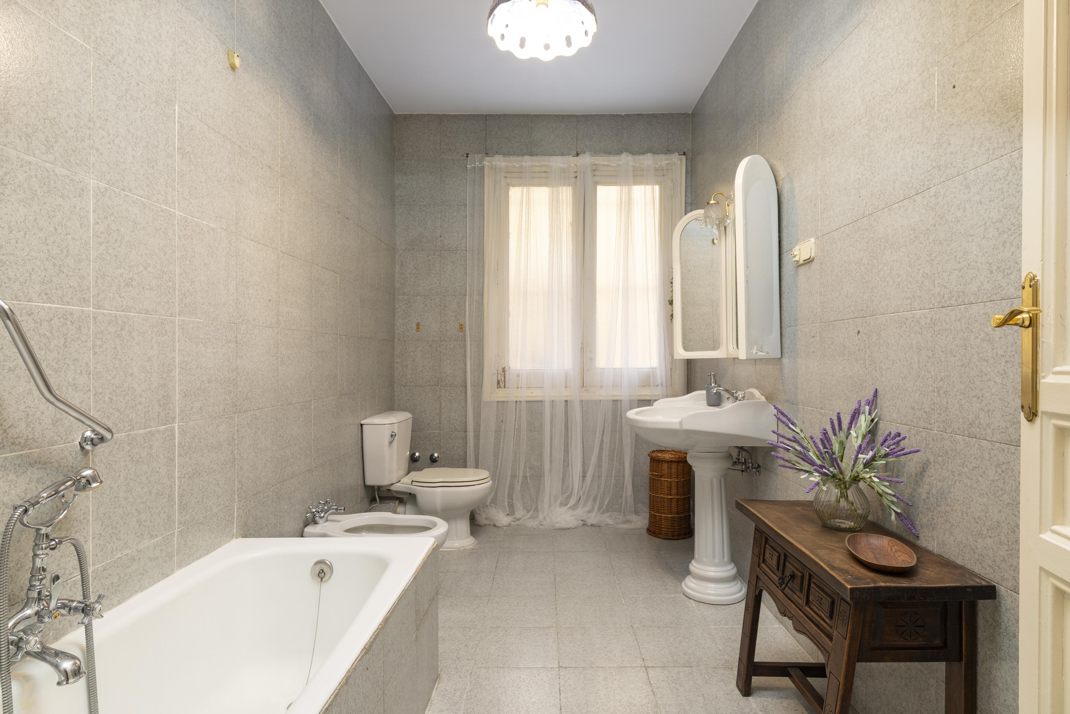 Piso con vistas a la Catedral de San Isidro.