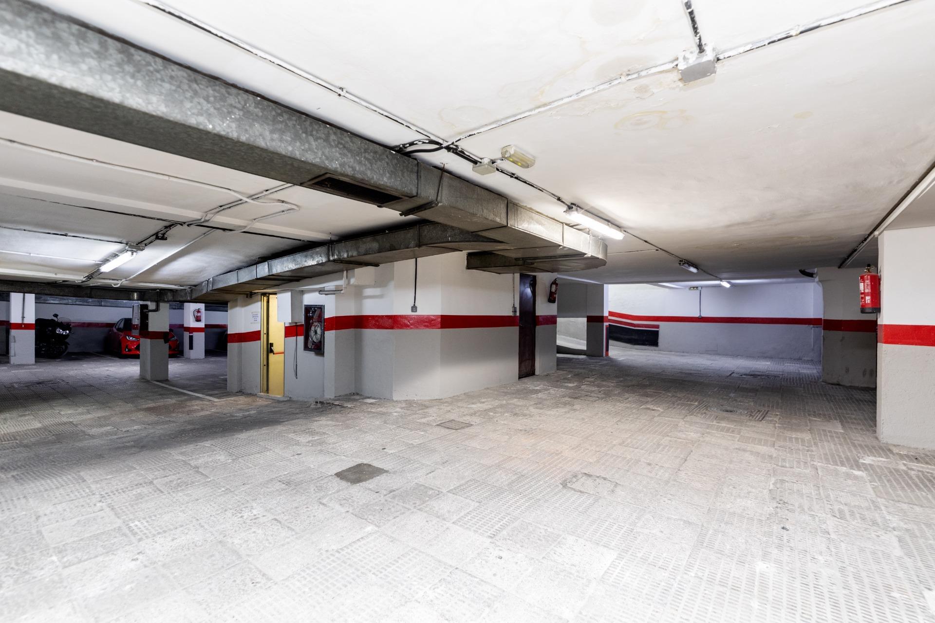 Garaje en venta en Calle de Hermosilla 91