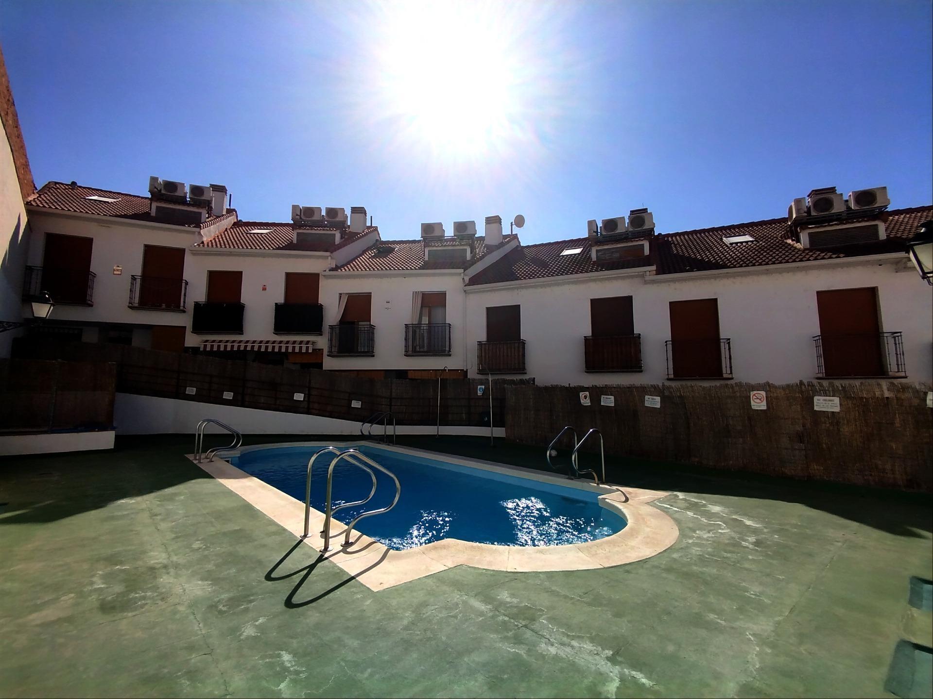 ¡OPORTUNIDAD CHALET ADOSADO EN TITULCIA!